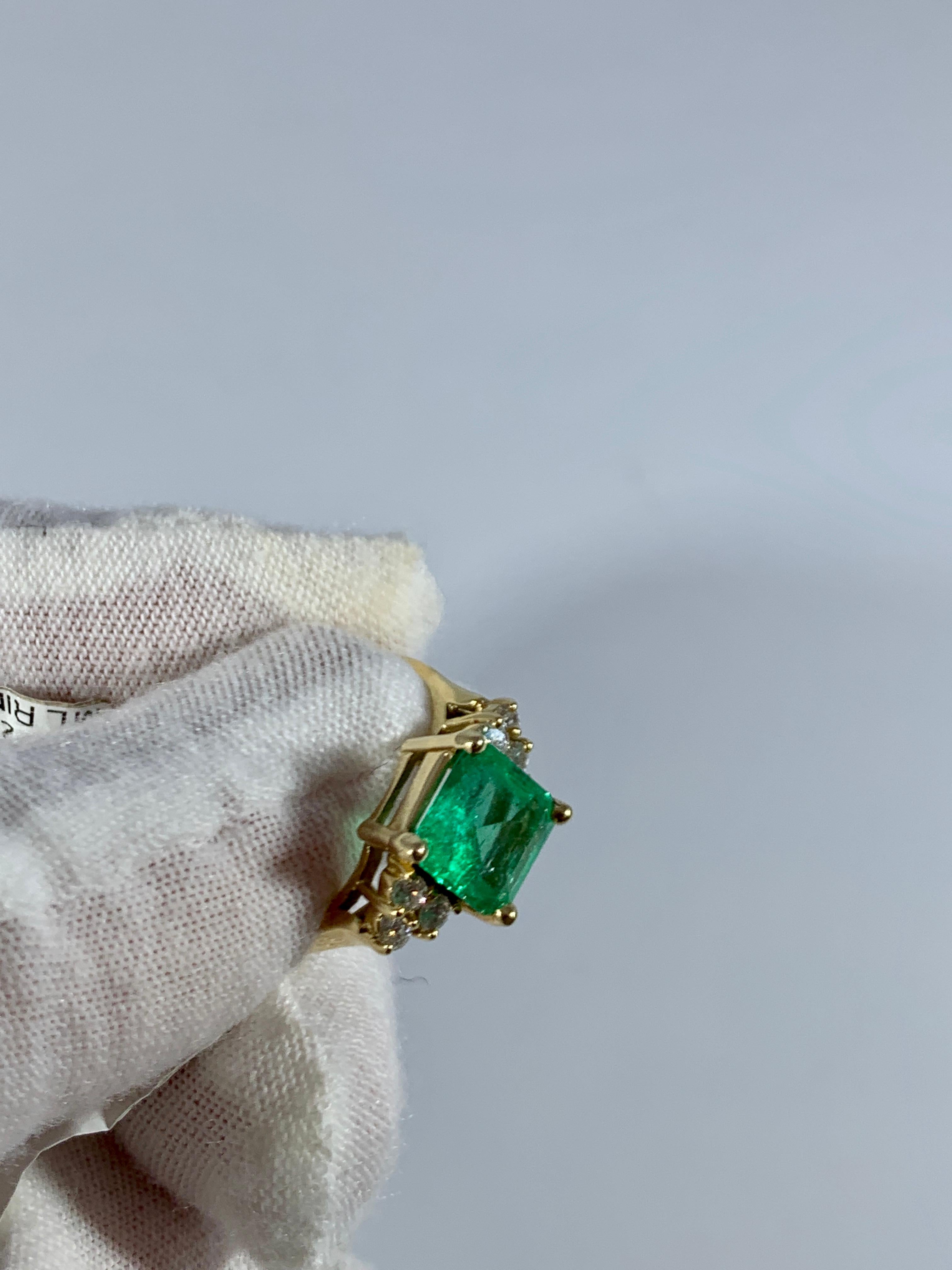 2 Carat Square Cut Emerald and 0.25 Carat Diamond Ring 14 Karat Yellow Gold In Excellent Condition In New York, NY