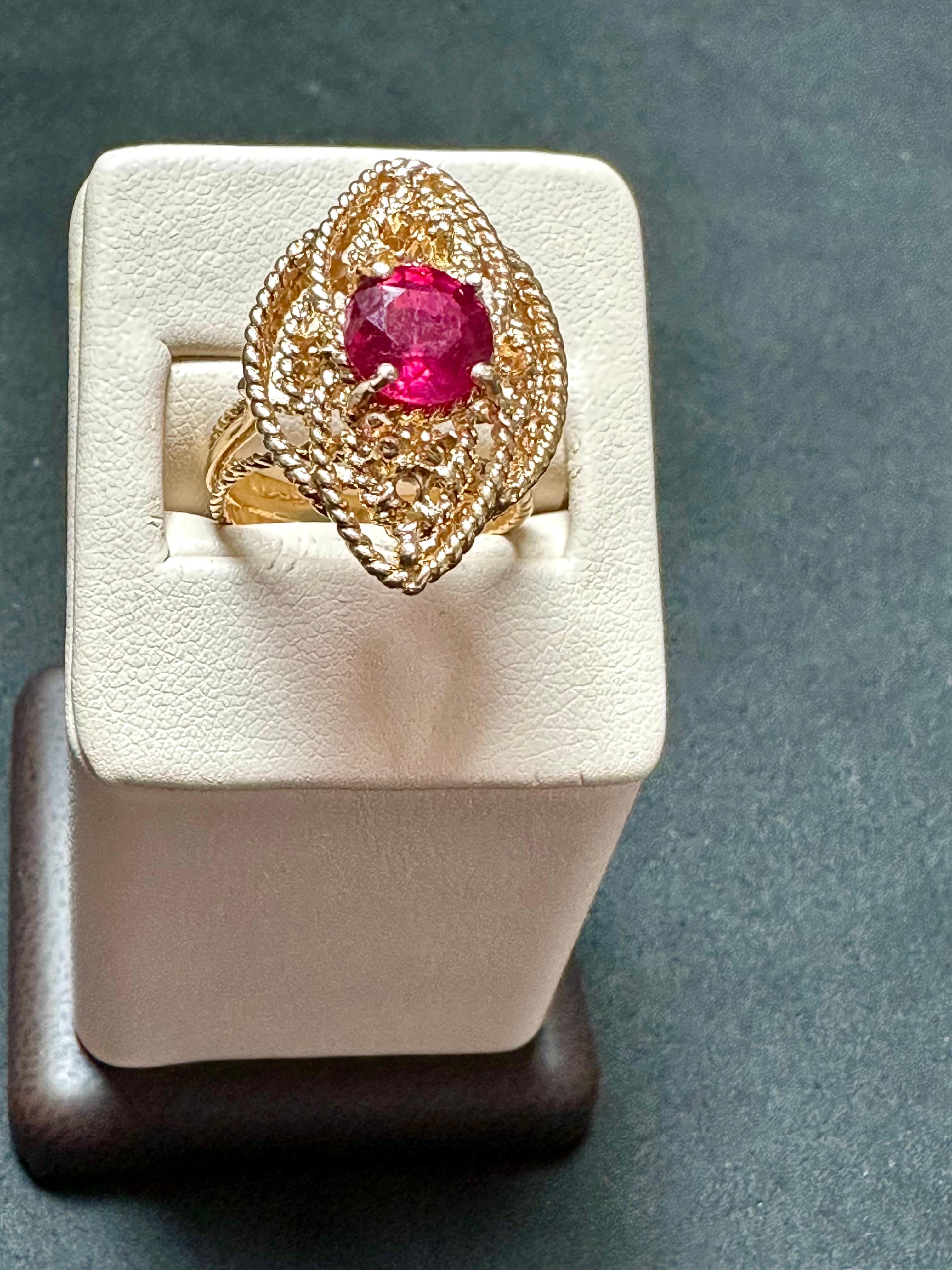 2 Carat Treated Round  Ruby 14 Karat Yellow Gold Cocktail Ring, Vintage For Sale 5
