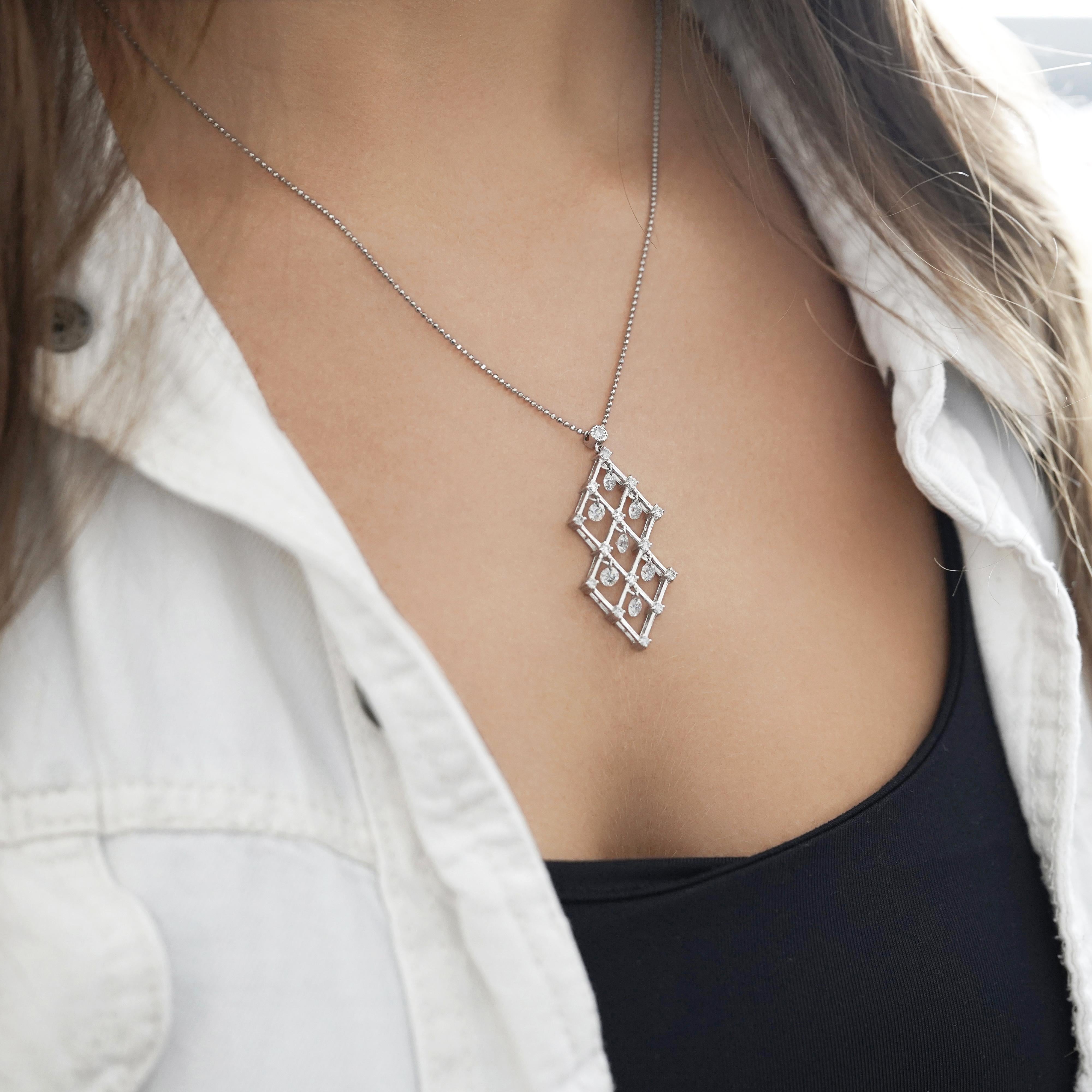 Taglio rotondo Collana con ciondolo in platino con diamante da 2 carati tw in vendita