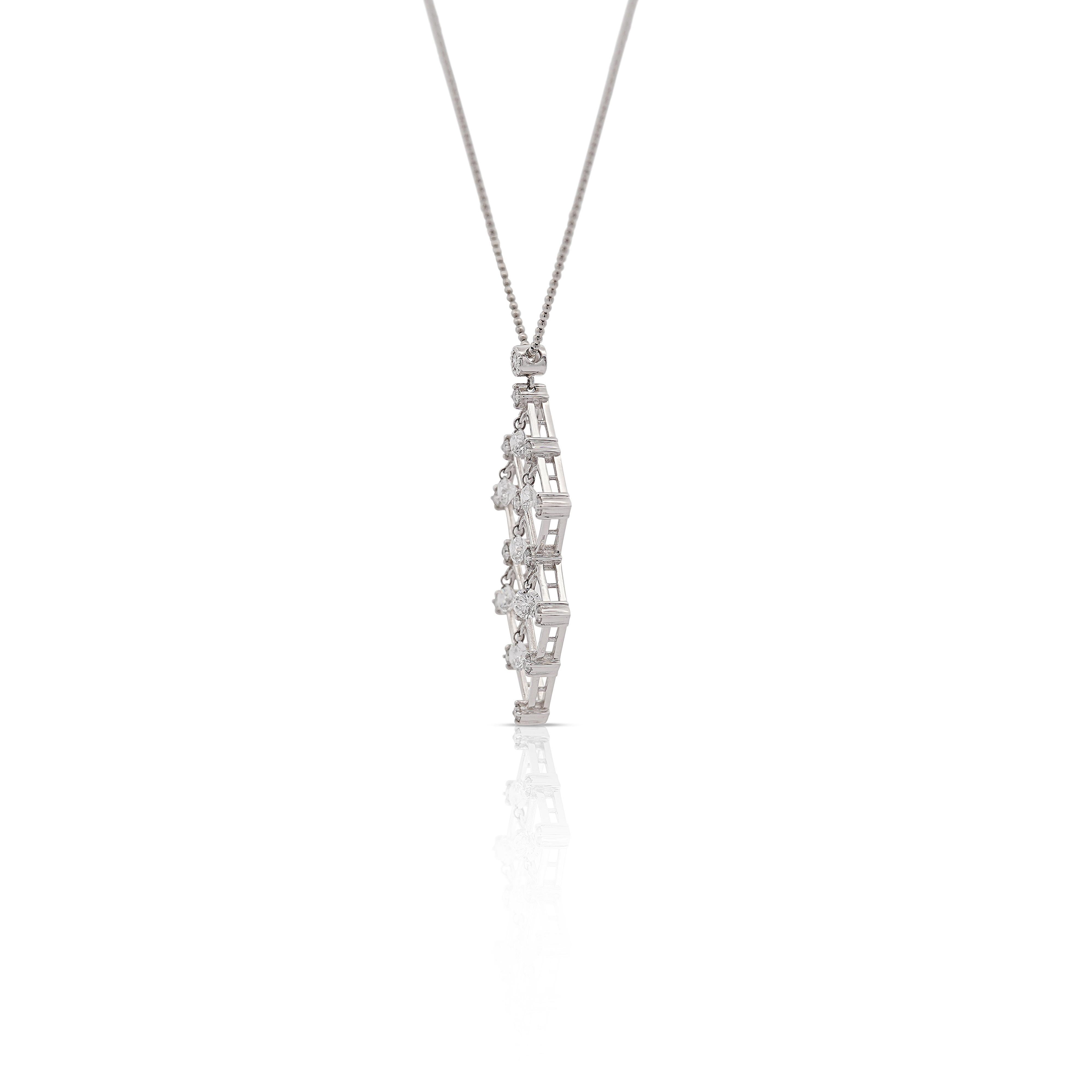 Collana con ciondolo in platino con diamante da 2 carati tw In condizioni ottime in vendita a Miami, FL