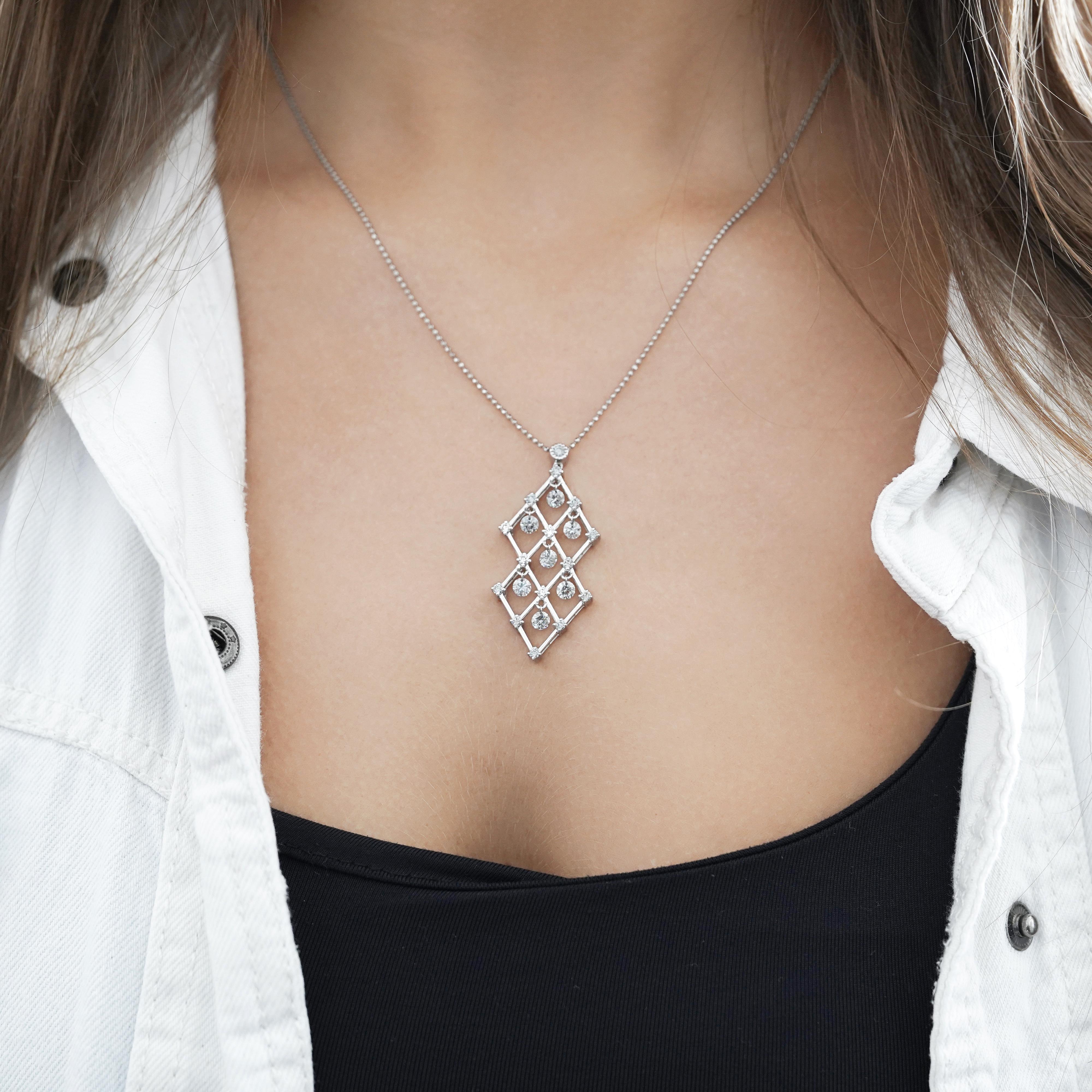 Collana con ciondolo in platino con diamante da 2 carati tw in vendita 1