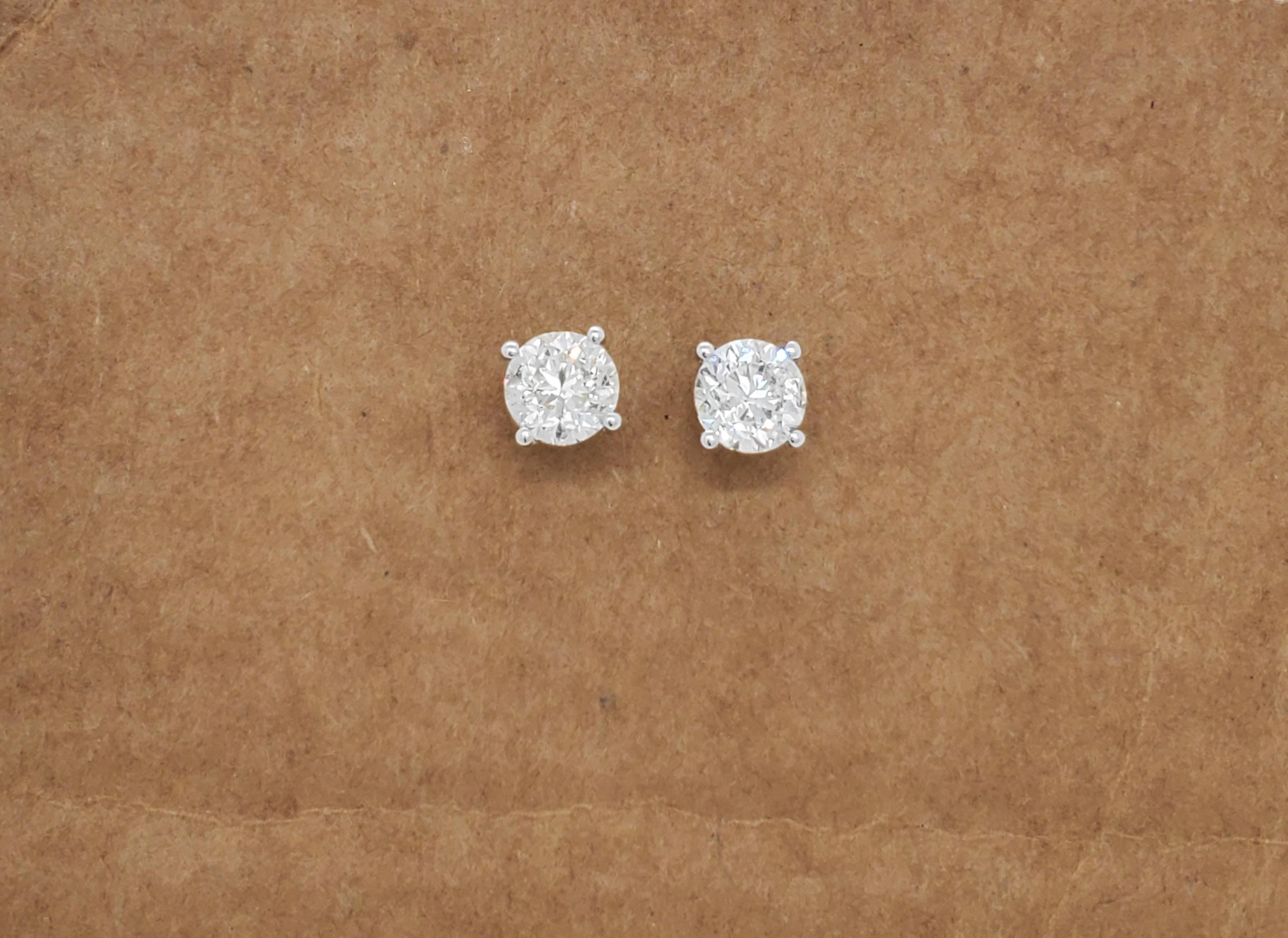 2 Carat White Diamond Studs in 14k White Gold In New Condition In Los Angeles, CA