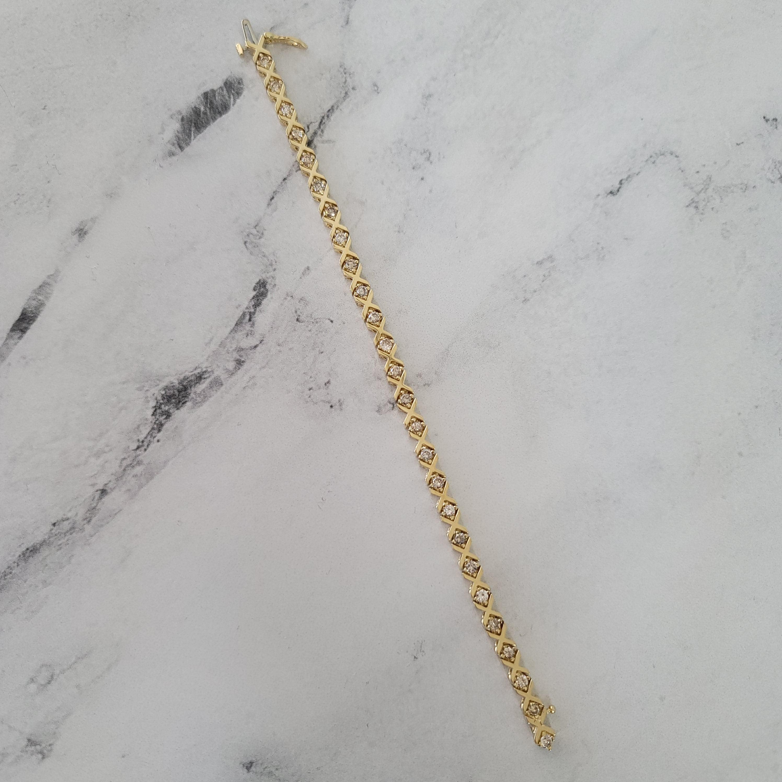 Bracciale con diamanti a tema XOXO Love da 2 carati In condizioni Nuovo in vendita a Sugar Land, TX