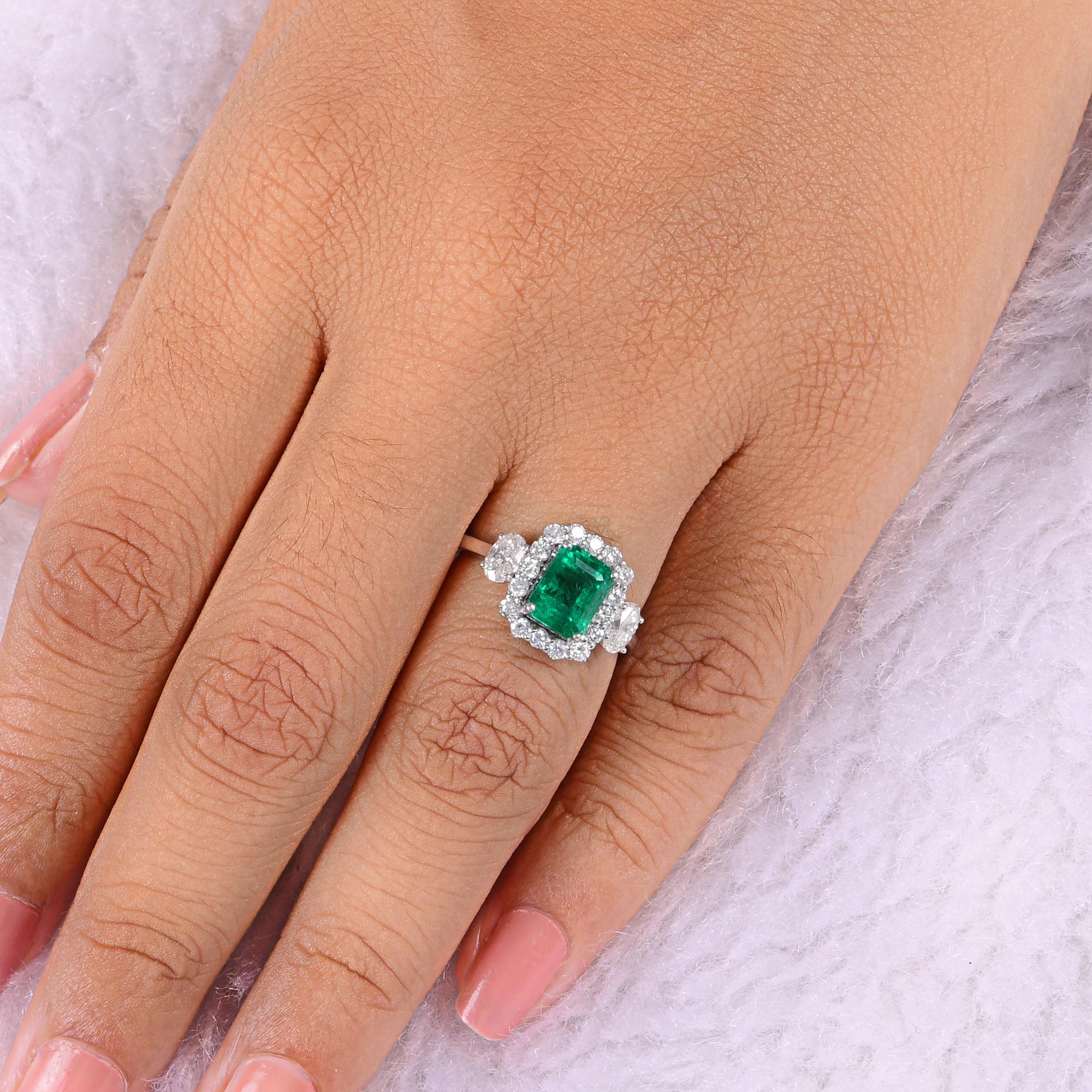 2 Carat Zambian Emerald Cocktail Ring 1 Carat SI/H Diamond 18 Karat White Gold In New Condition For Sale In Diera, Dubai