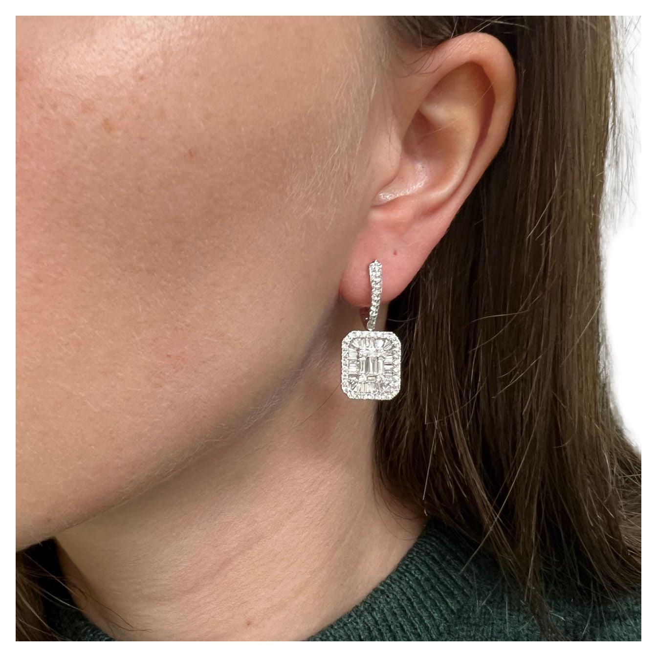 An exquisite pair of dangle earrings
set in 18 carats White Gold with Baguette Round Diamond Cluster earrings

color F/G clarity VS

