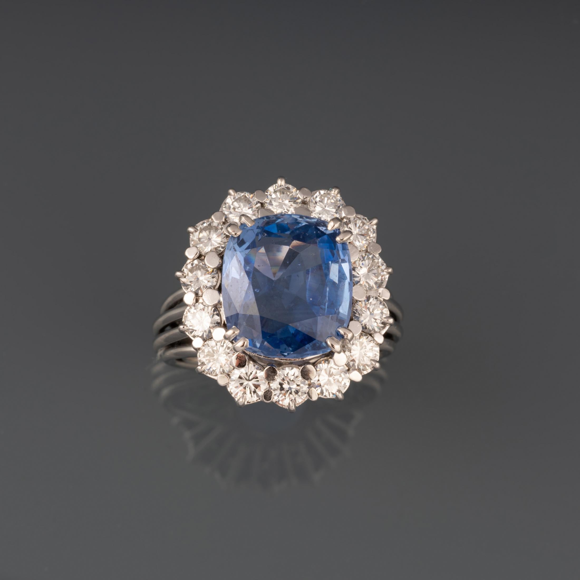 A very beautiful ring, French vintage made circa 1960.

French hallmarks: eagle head for gold and dog head for platinum.

Set with a wonderful Ceylan sapphire of exactly 7.37 carats. The stone has been repolished by me.

Dimension of front: 20 and