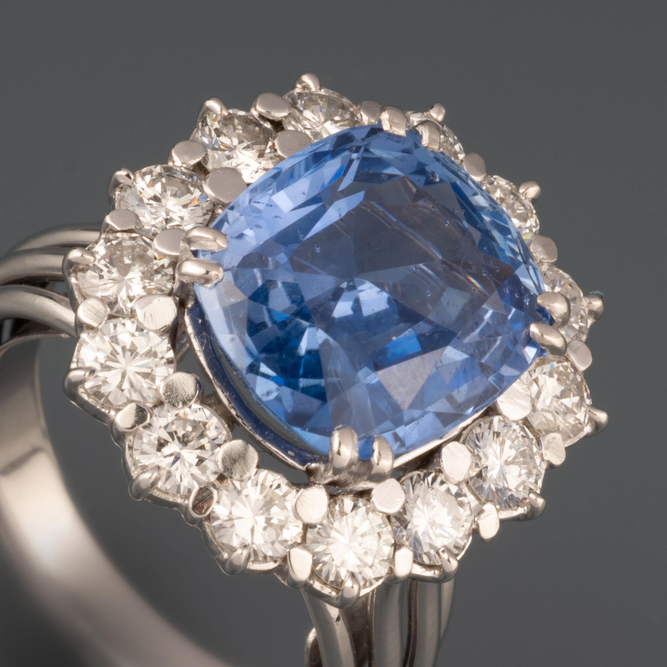 Women's 2 Carats Diamonds and 7.37 Carats Sapphire French Vintage Ring For Sale
