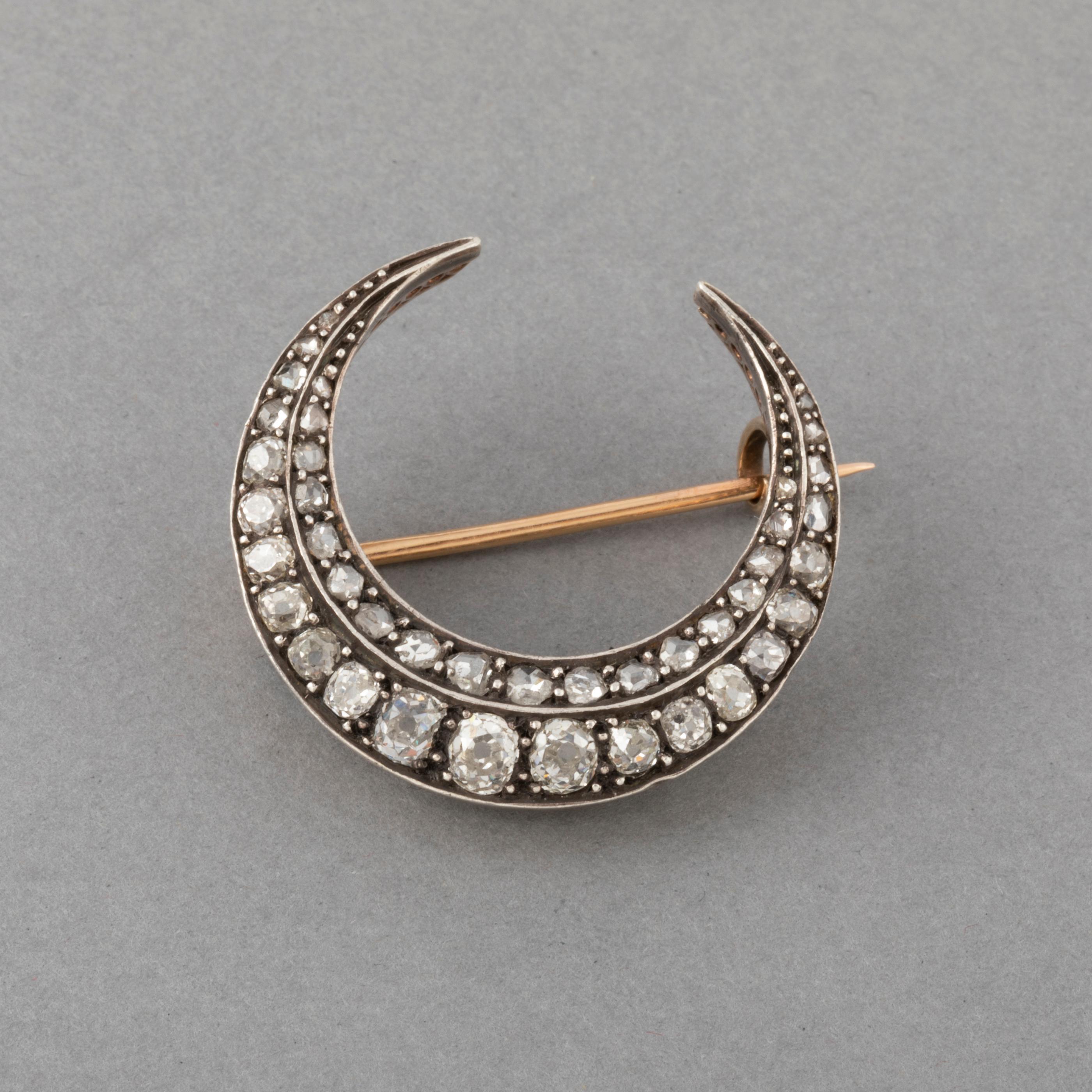 2 Carats Diamonds Antique French Crescent Brooch

Beautiful antique Crescent, made in France circa 1890.
Made in rose gold 18k and silver. Mark gold:  the owl. Mark for silver: the swan.
The diamonds weights 2 carats at least. Old European cut and