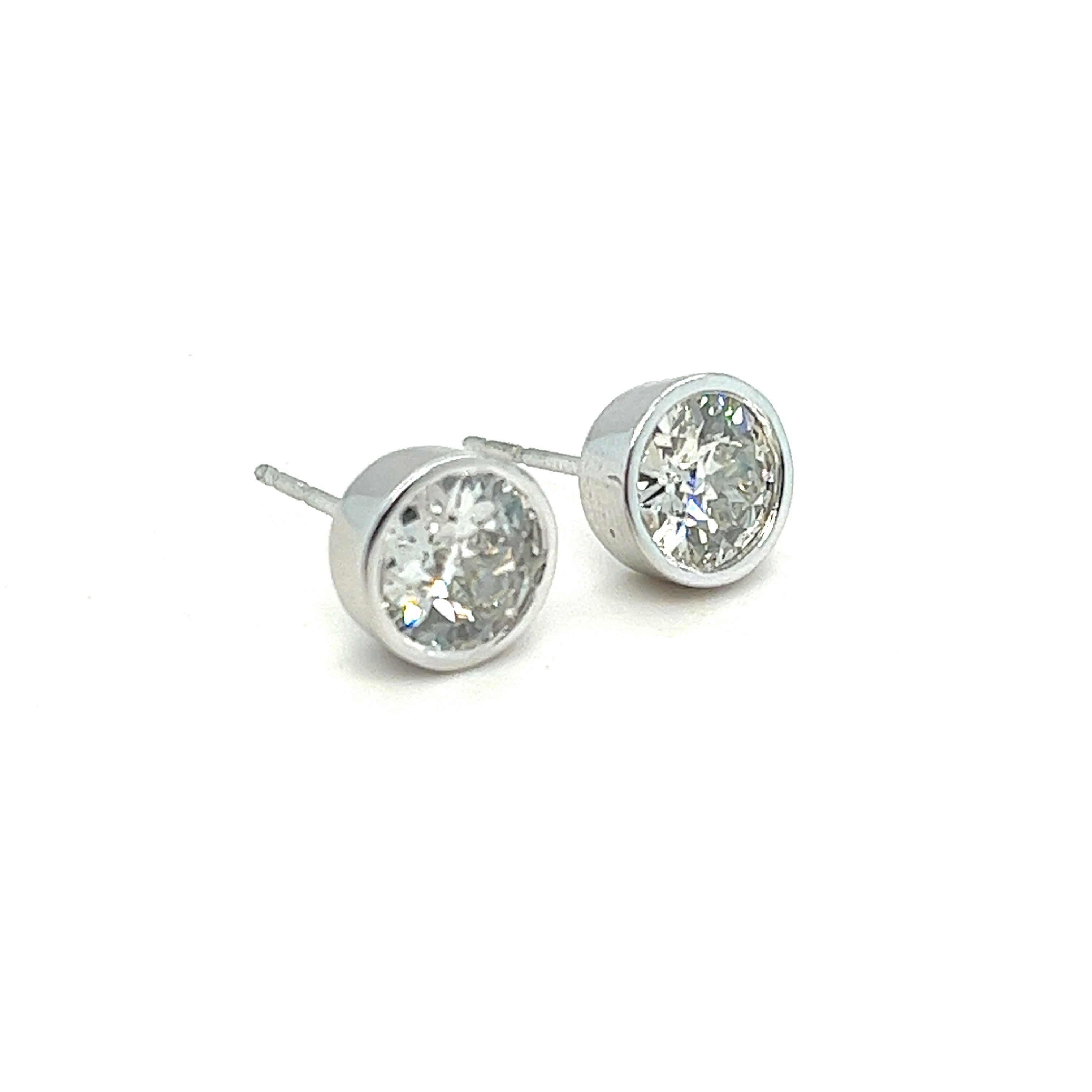 2 Carats Old European Cut Diamonds Platinum Stud Earrings In Excellent Condition For Sale In Miami, FL