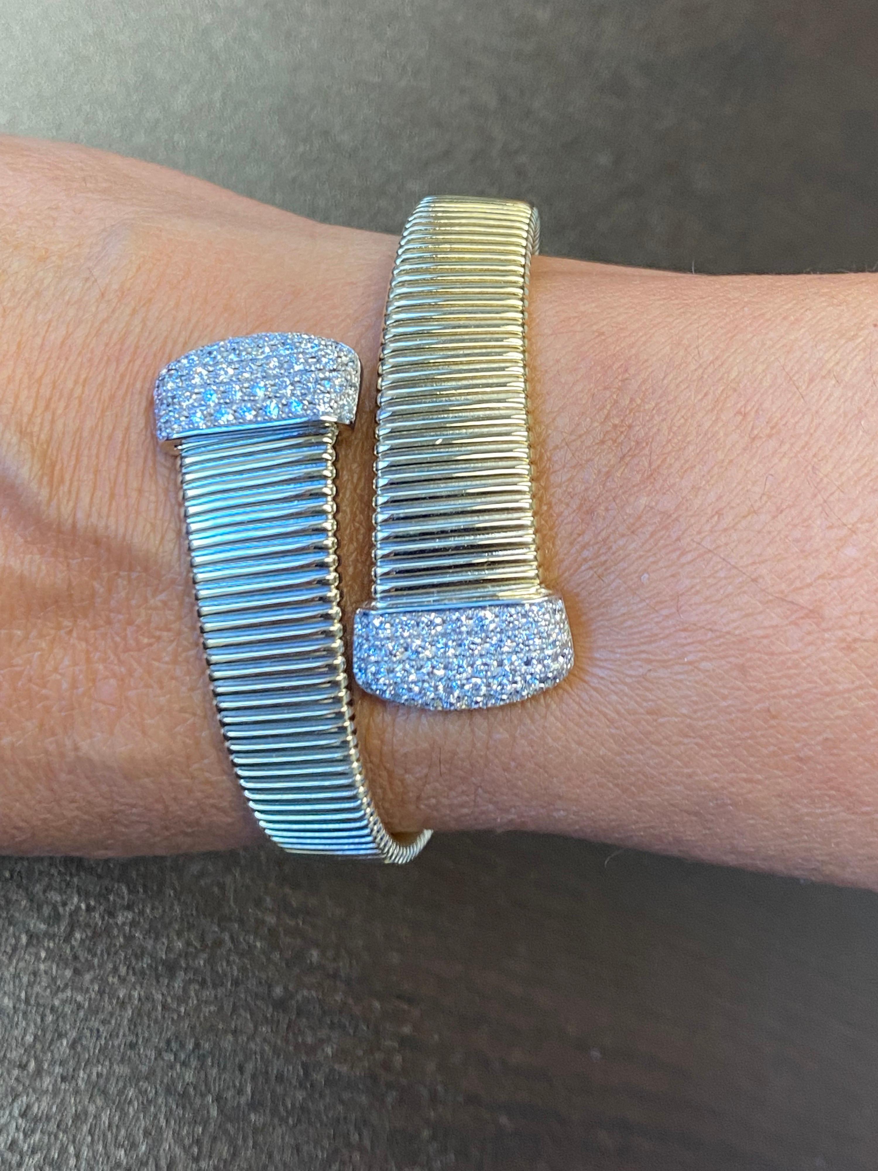 Women's 2 Carats Yellow Gold Tubogas Bangle For Sale