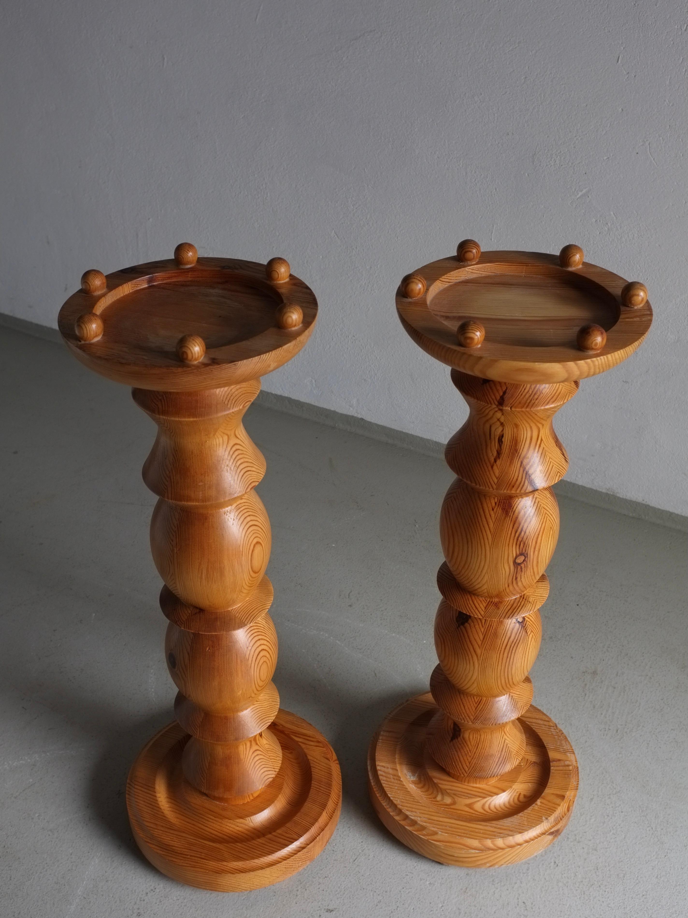 2 Carved Pine Pedestal Side Tables, Sweden 1970s For Sale 1