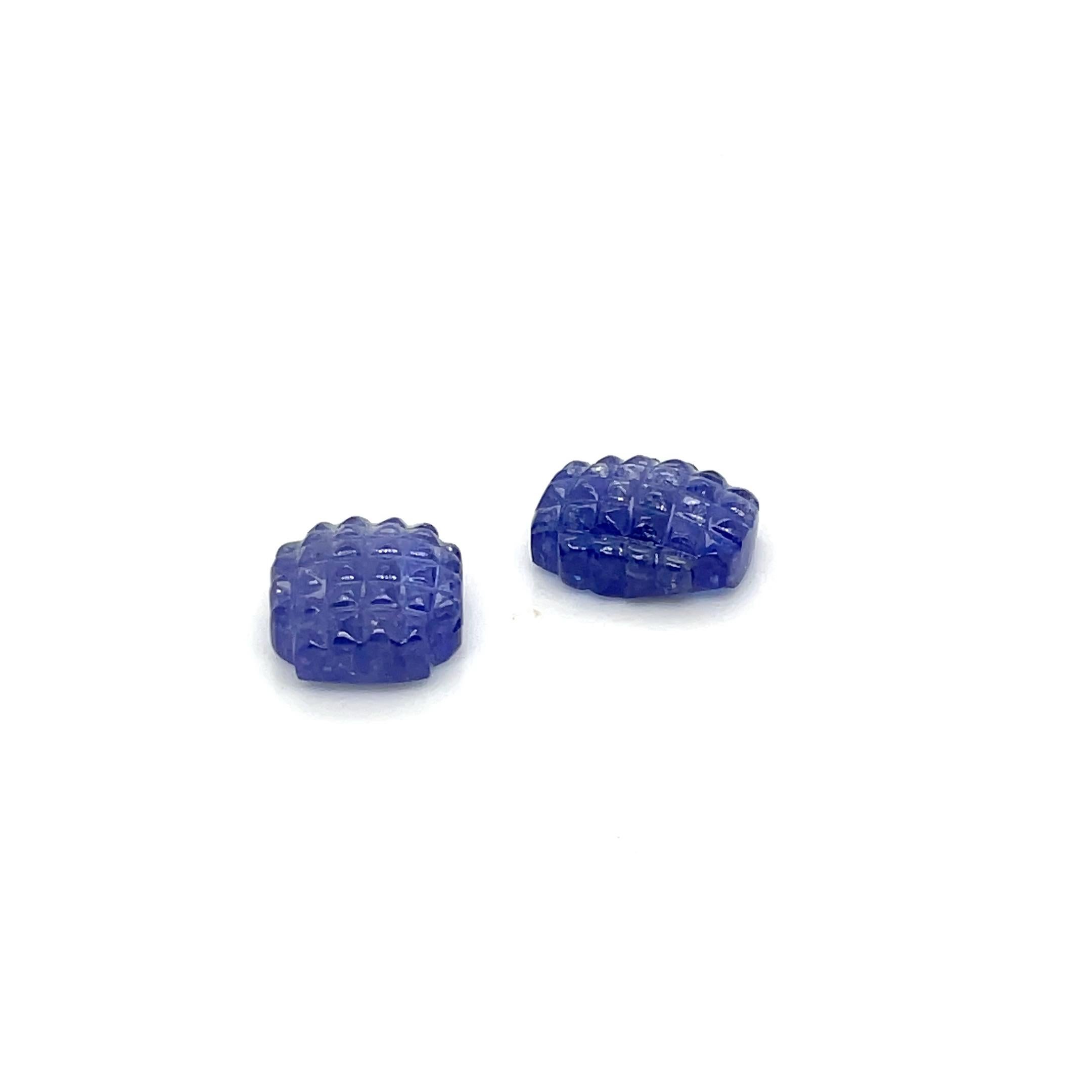 Grezzo 2 carati di tanzanite intagliata 18,41 in vendita