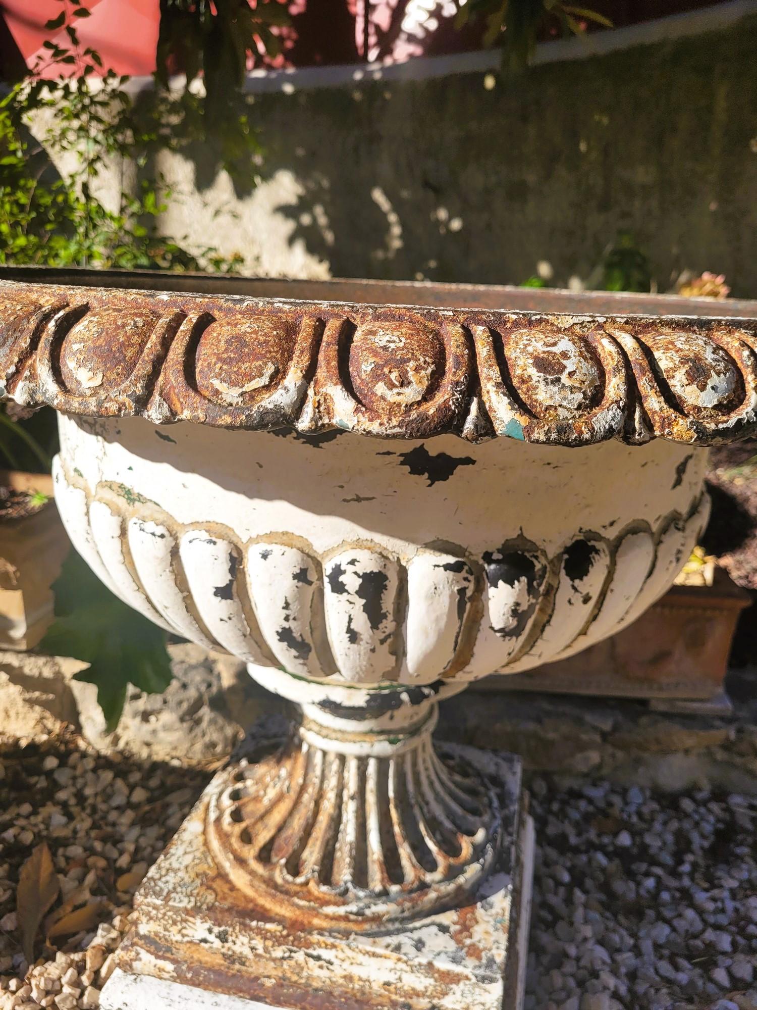 2 Cast Iron Garden Vases On Base, 19th Century For Sale 6