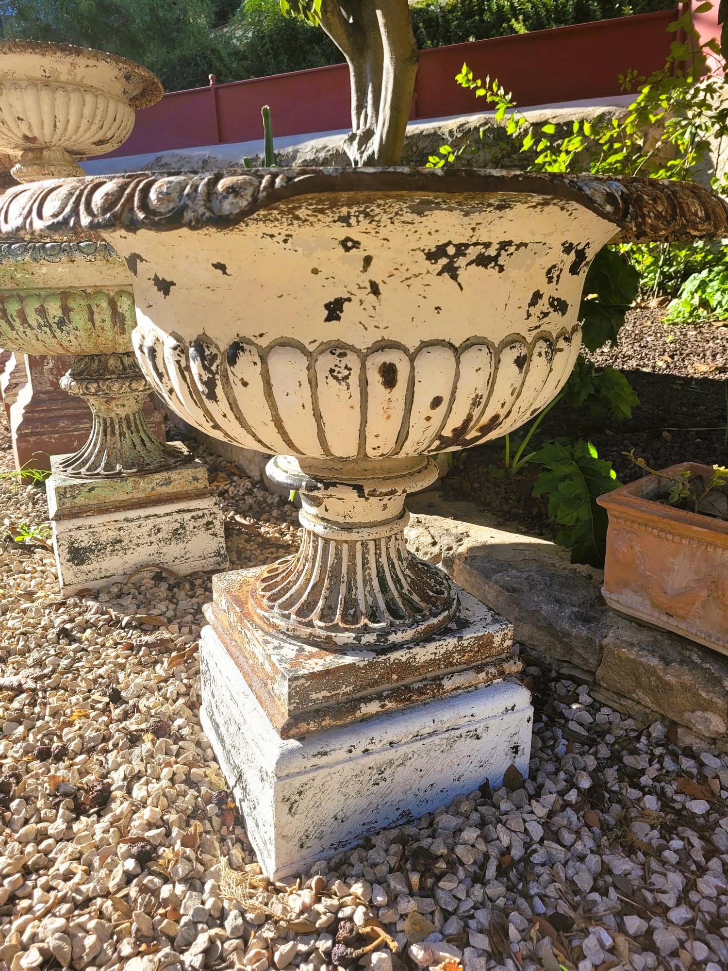 2 Cast Iron Garden Vases On Base, 19th Century For Sale 8