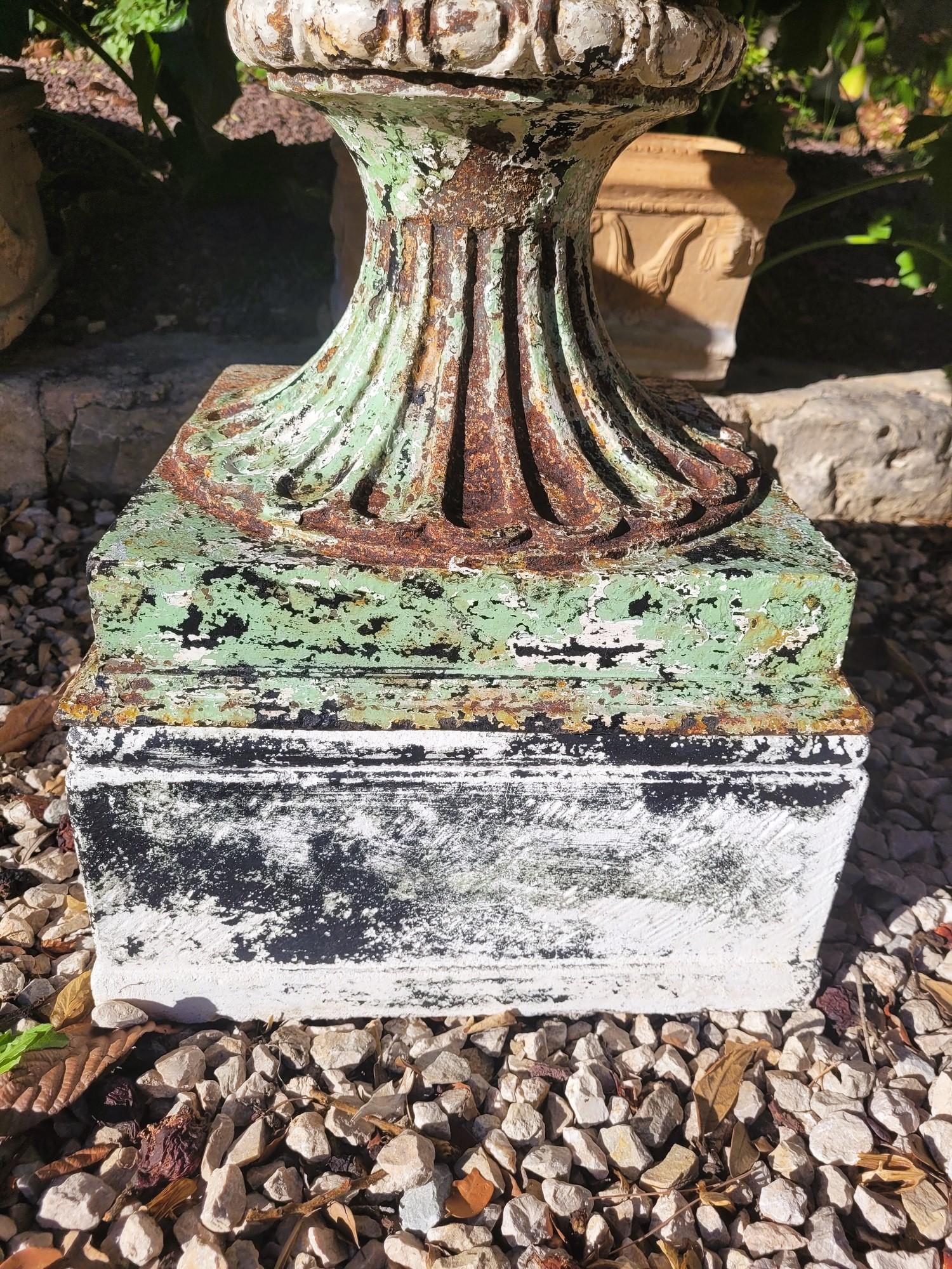 2 Cast Iron Garden Vases On Base, 19th Century In Good Condition For Sale In MARSEILLE, FR