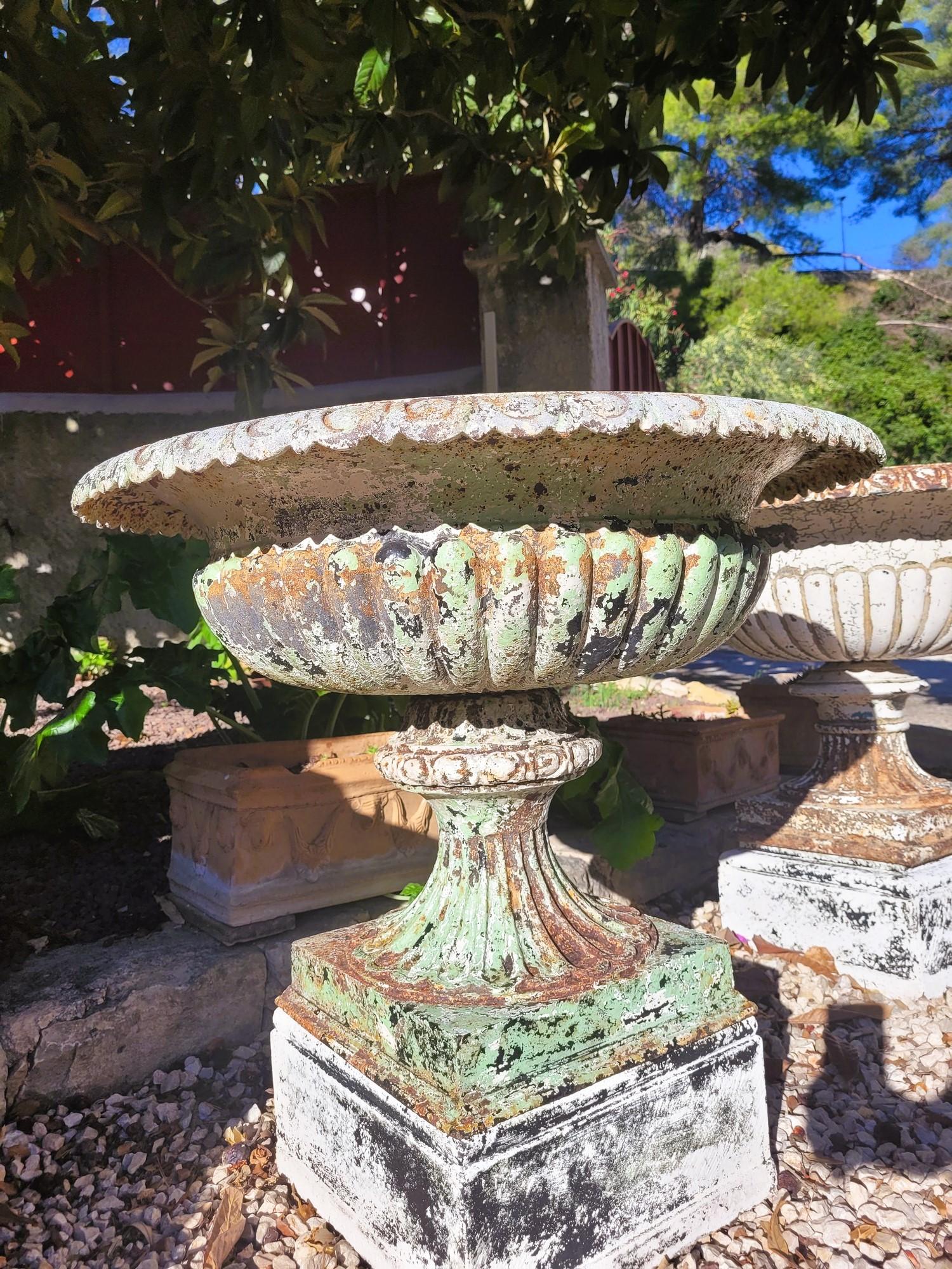 2 Cast Iron Garden Vases On Base, 19th Century For Sale 1