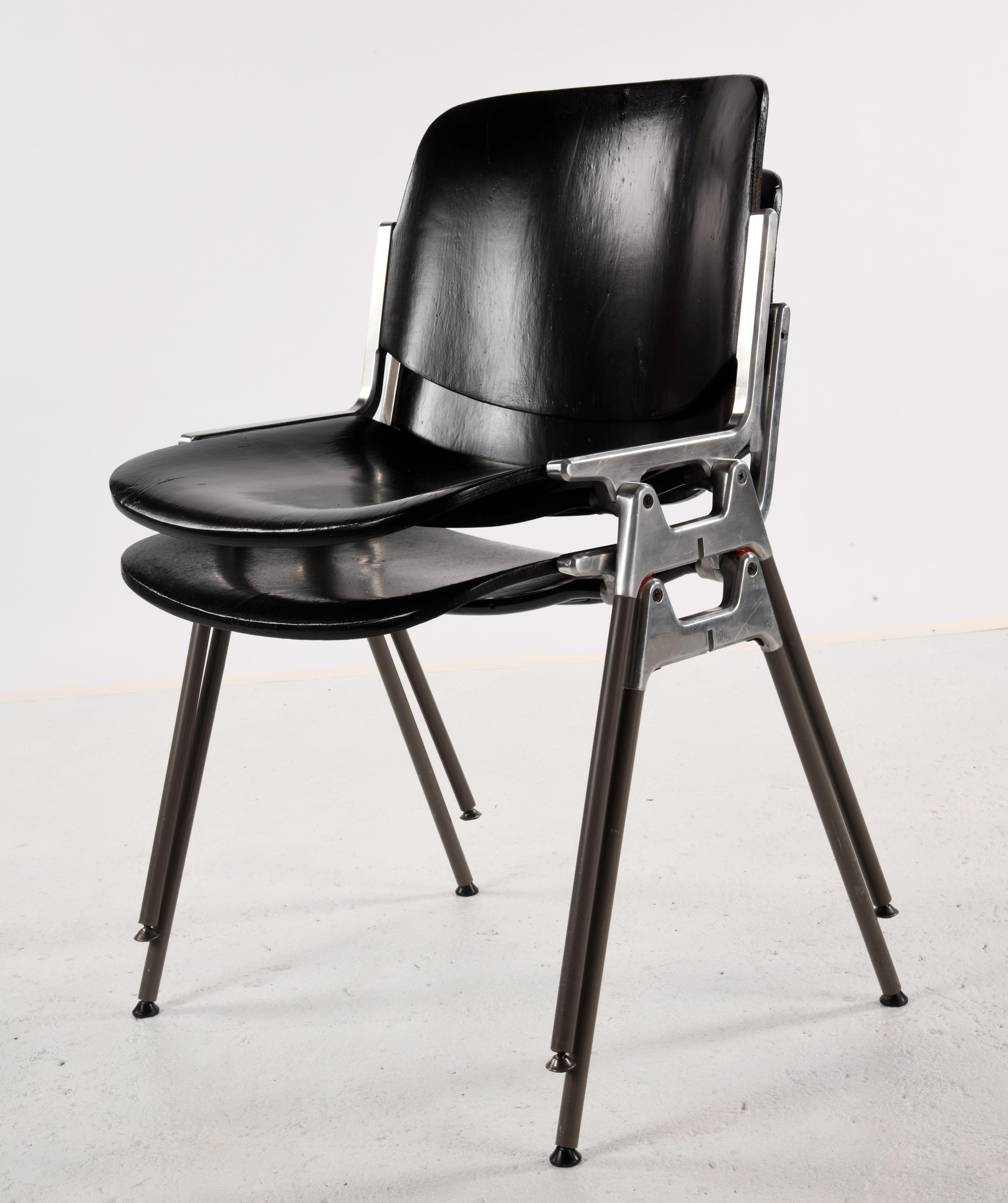 2 Castelli chairs DSC-106 model designed by Giancarlo Piretti in the 60s For Sale 3