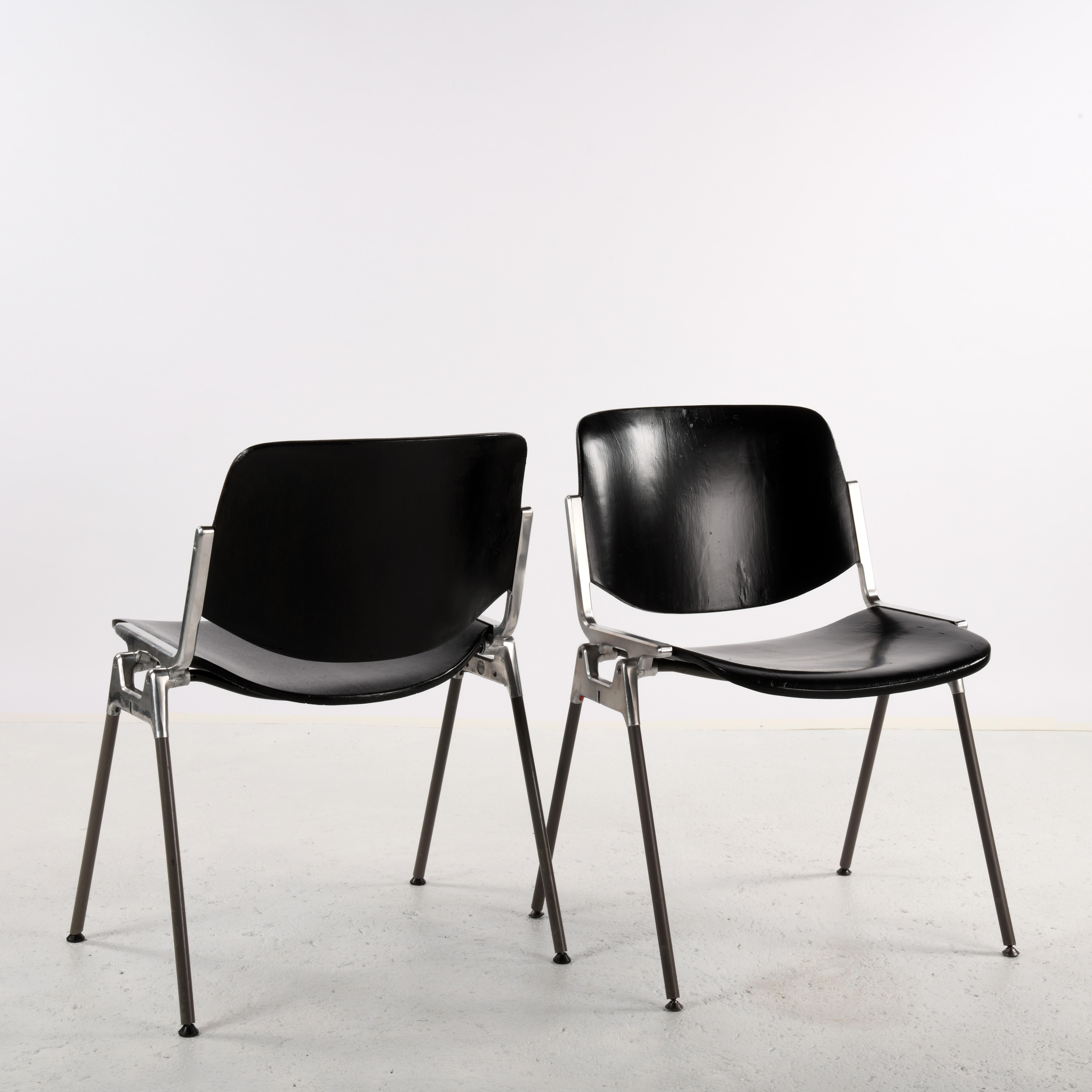 Mid-Century Modern 2 chaises Castelli DSC-106 conçues par Giancarlo Piretti dans les années 60 en vente