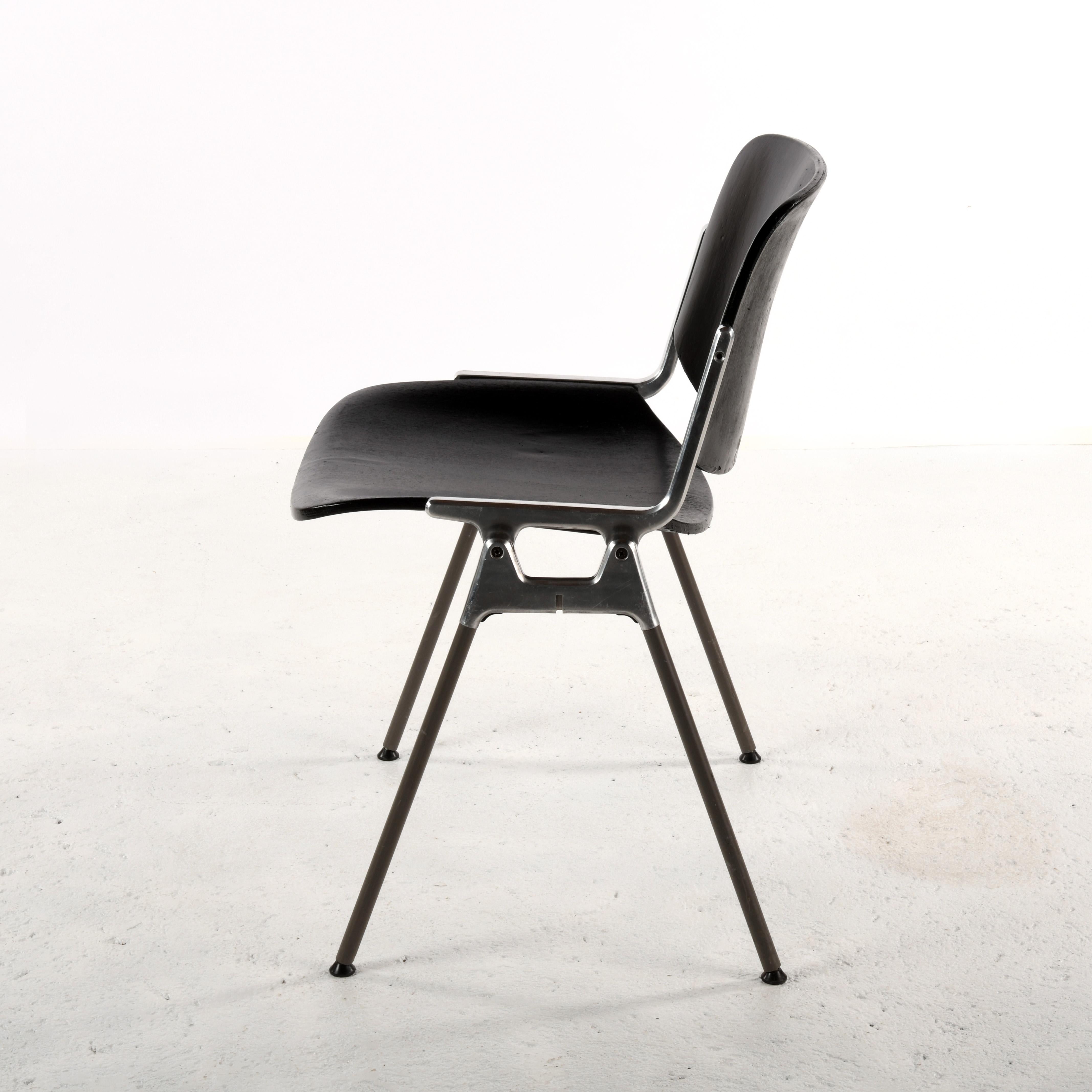 2 chaises Castelli DSC-106 conçues par Giancarlo Piretti dans les années 60 État moyen - En vente à SAINT-YRIEIX-SUR-CHARENTE, FR
