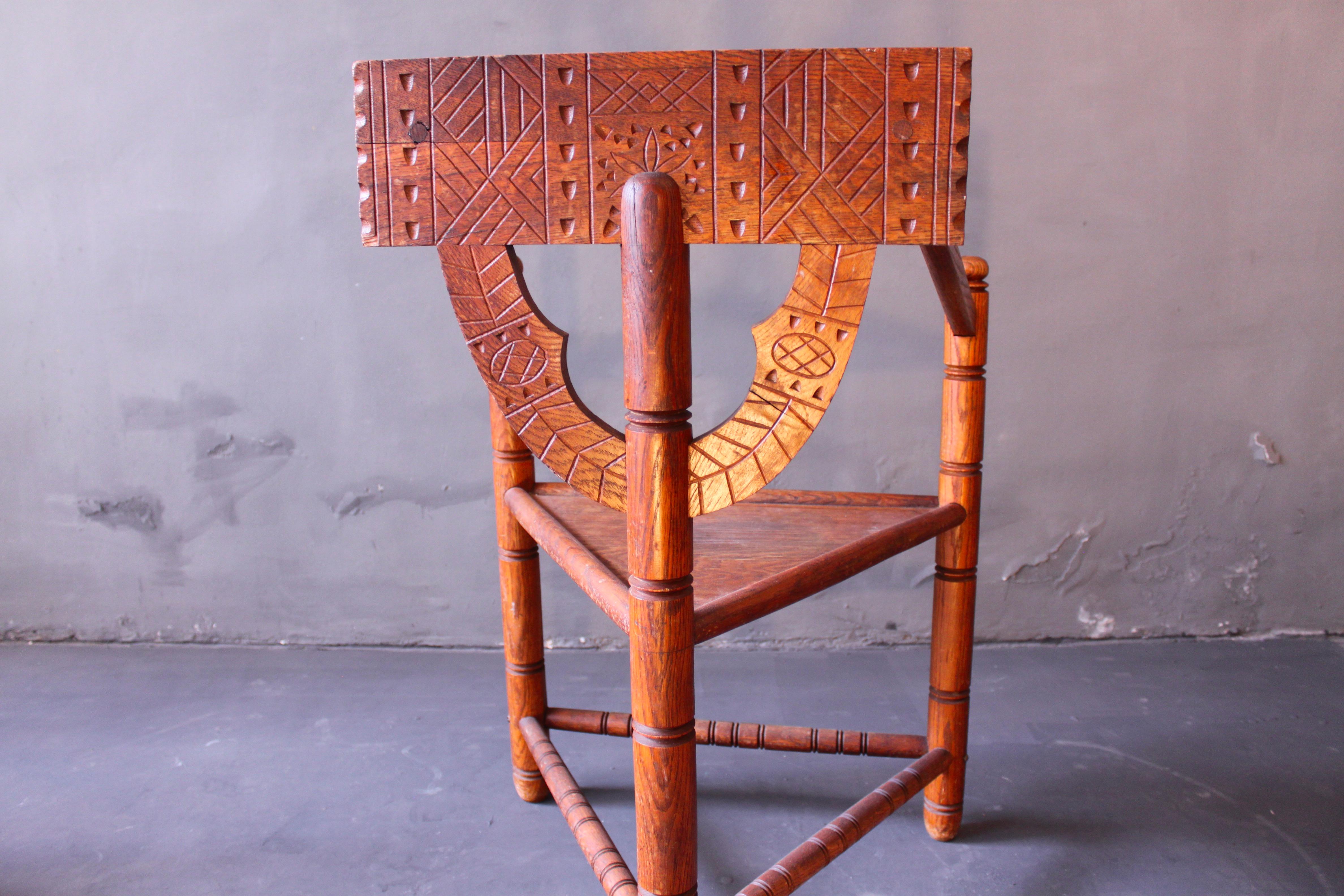 Carved 2 Chairs and Side Table by Bernhard Hoetger for Fischerhuder Werkstätten, 1915 For Sale