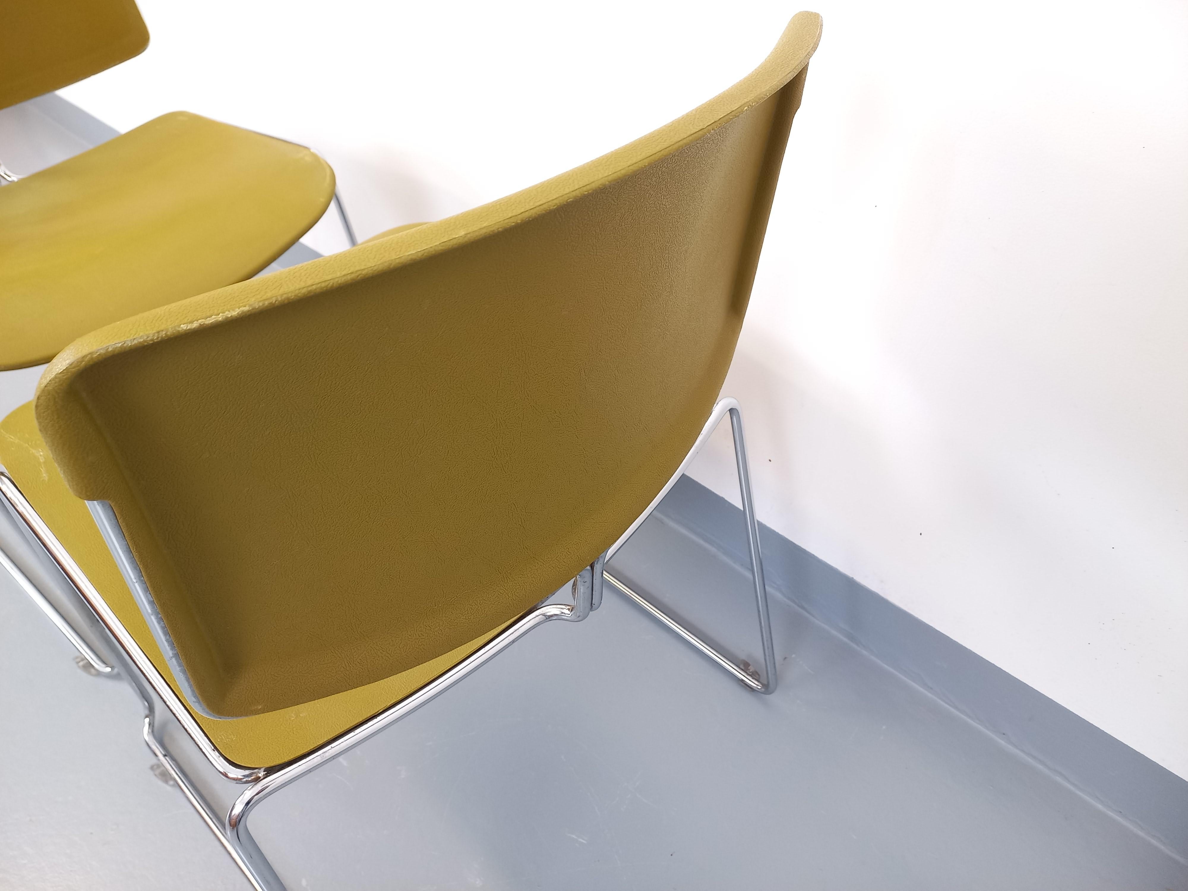 2 Chaises empilables vintage Max Stacker Steelcase en plastique et chrome im Angebot 3