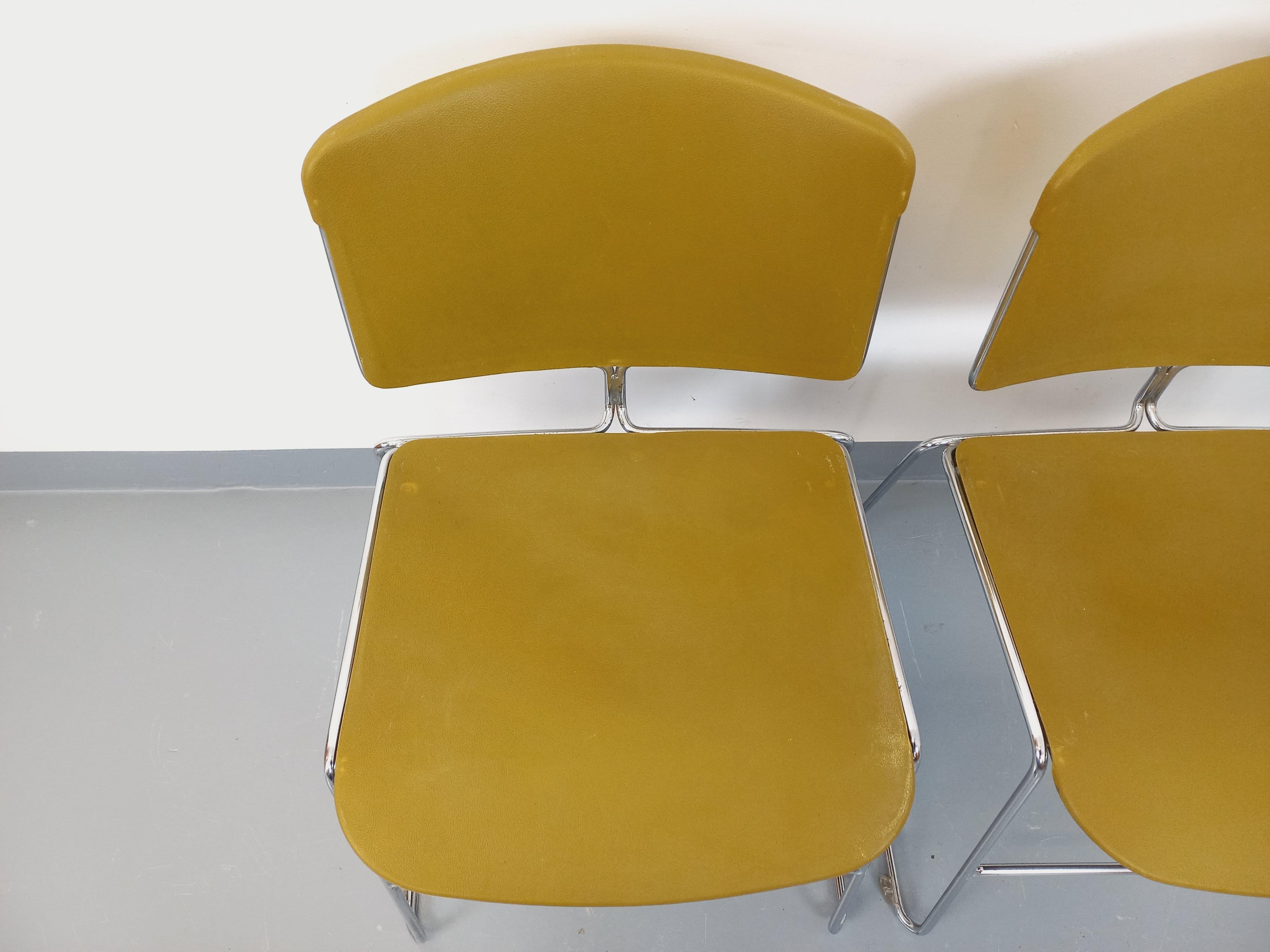 2 Chaises empilables vintage Max Stacker Steelcase en plastique et chrome (Moderne der Mitte des Jahrhunderts) im Angebot