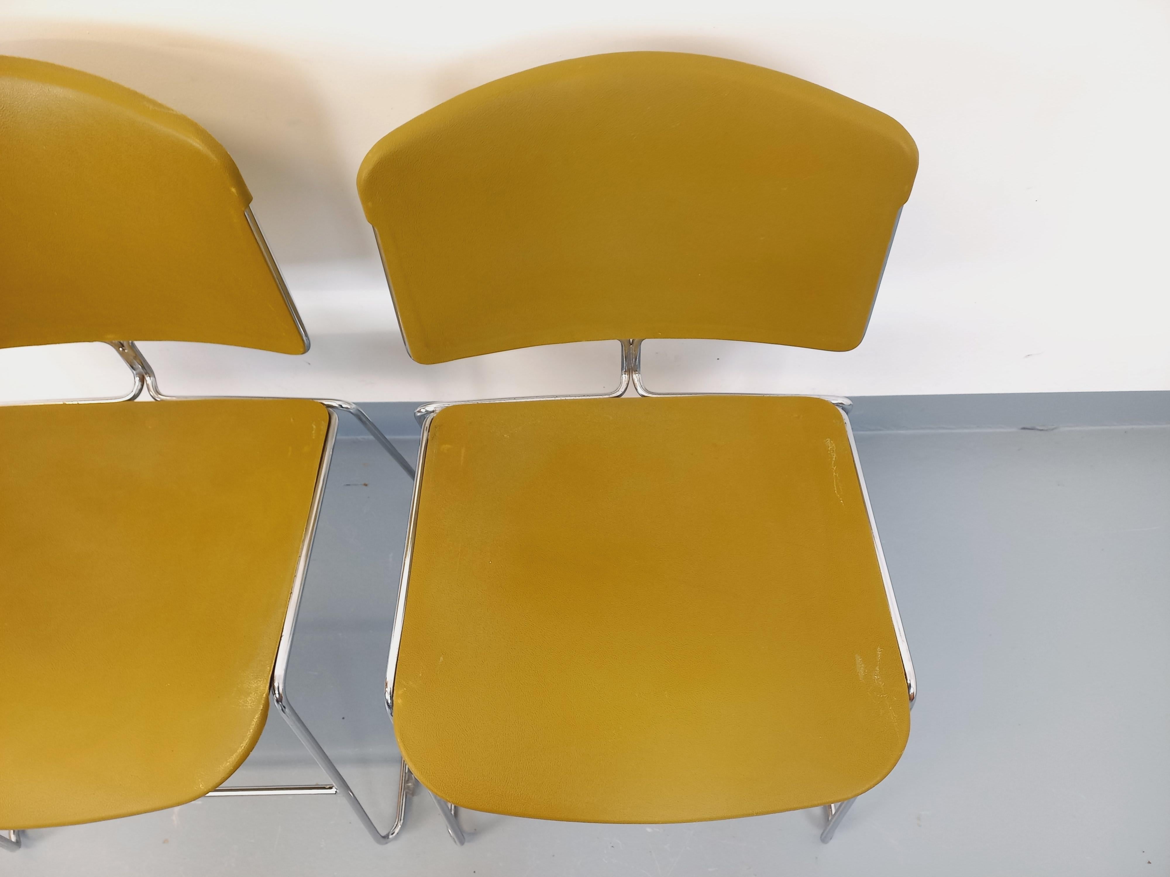 2 Chaises empilables vintage Max Stacker Steelcase en plastique et chrome (Französisch) im Angebot
