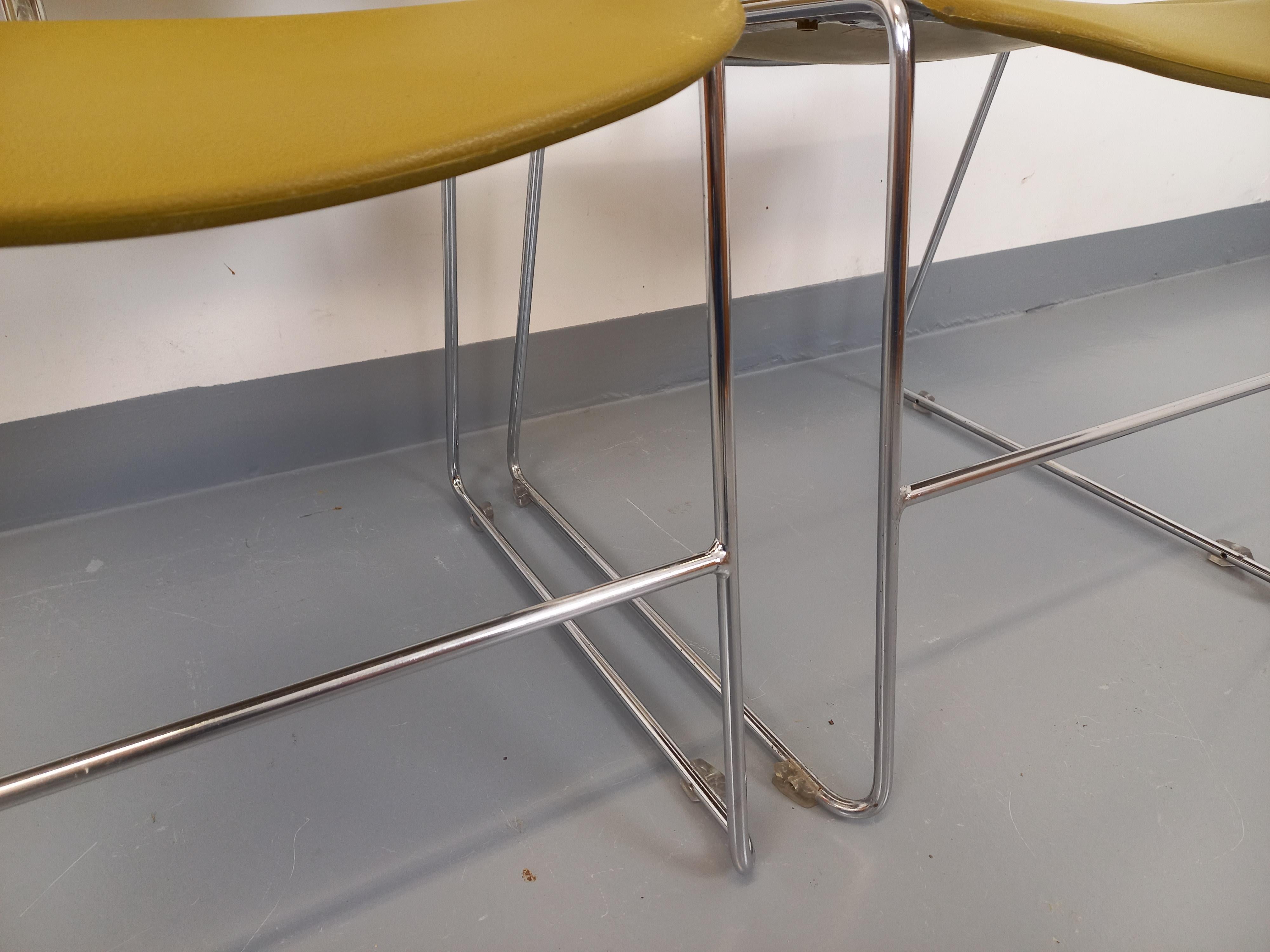 2 Chaises empilables vintage Max Stacker Steelcase en plastique et chrome (Ende des 20. Jahrhunderts) im Angebot
