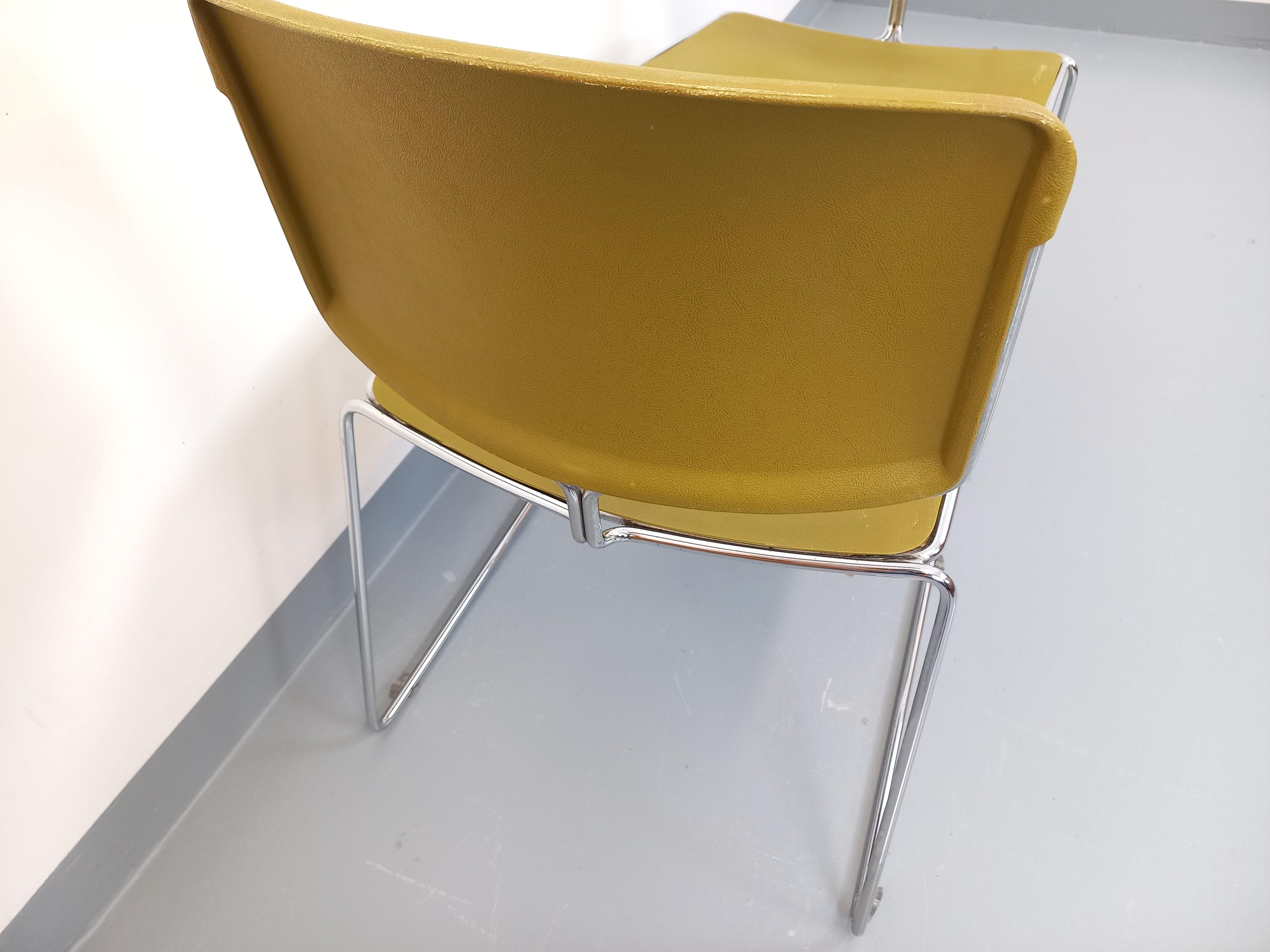 2 Chaises empilables vintage Max Stacker Steelcase en plastique et chrome im Angebot 2