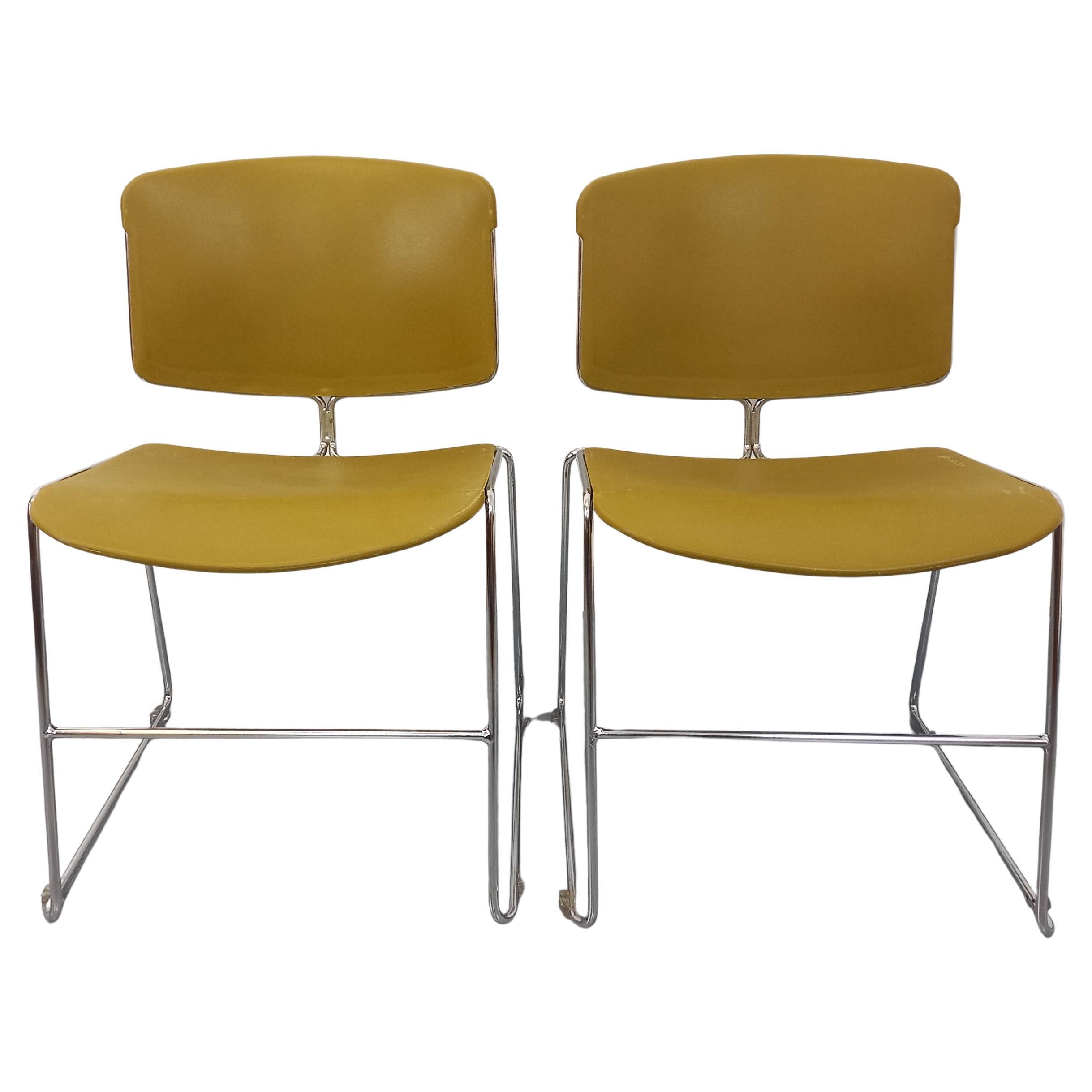 2 Chaises empilables vintage Max Stacker Steelcase en plastique et chrome