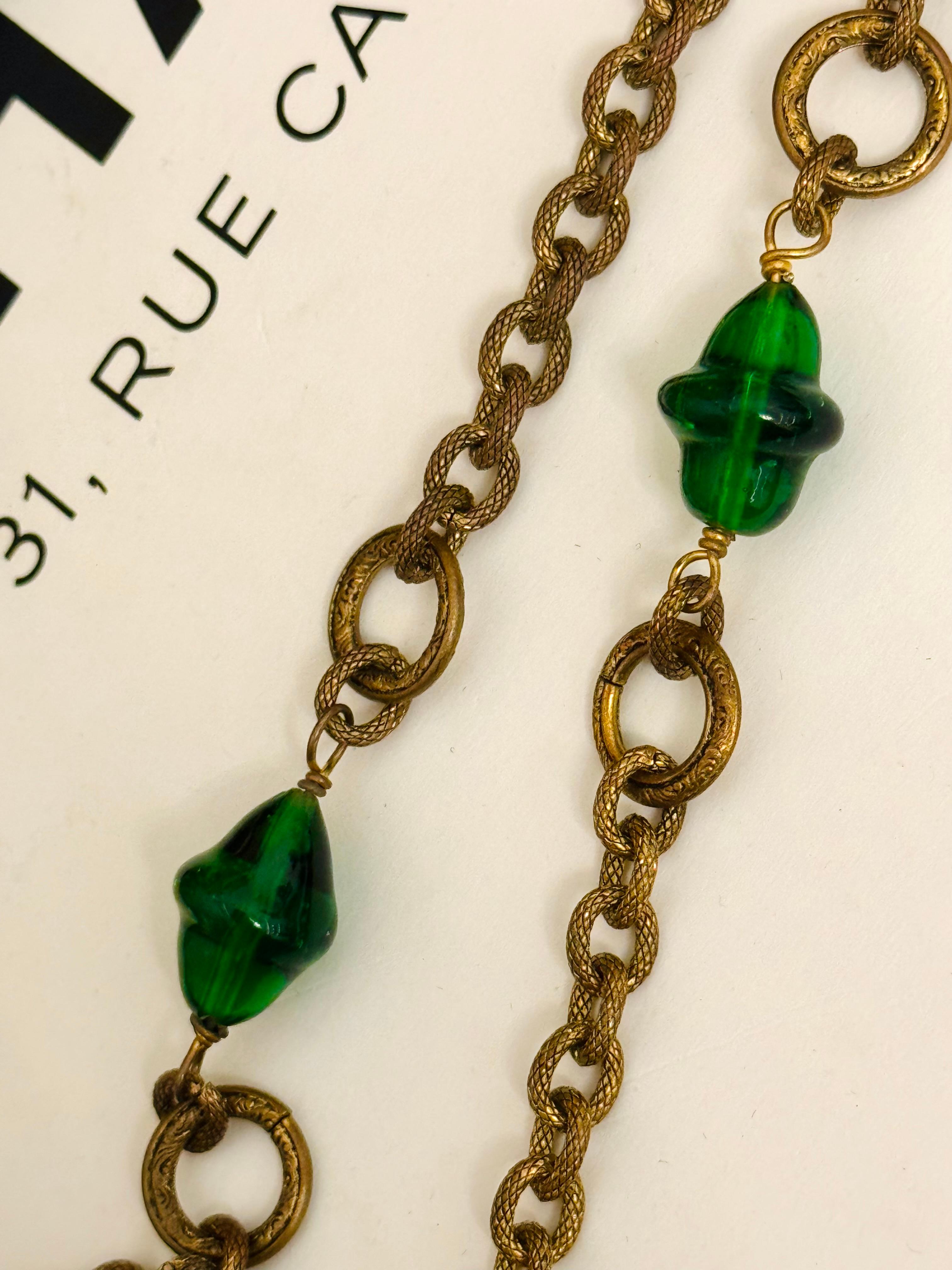 2 collane Chanel 1984 Greene & Greene verde cabochon sautoir di Karl Lagerfeld In condizioni ottime in vendita a PARIS, FR
