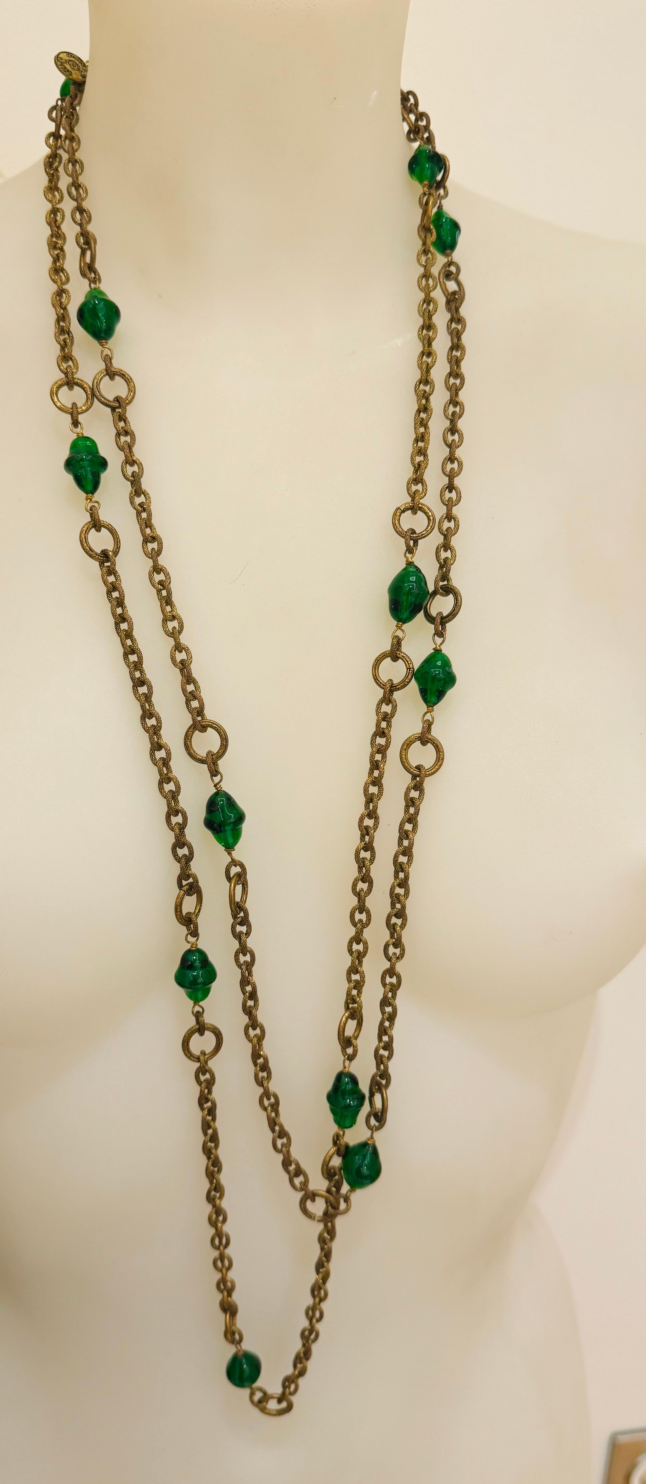 da uomo o donna 2 collane Chanel 1984 Greene & Greene verde cabochon sautoir di Karl Lagerfeld in vendita