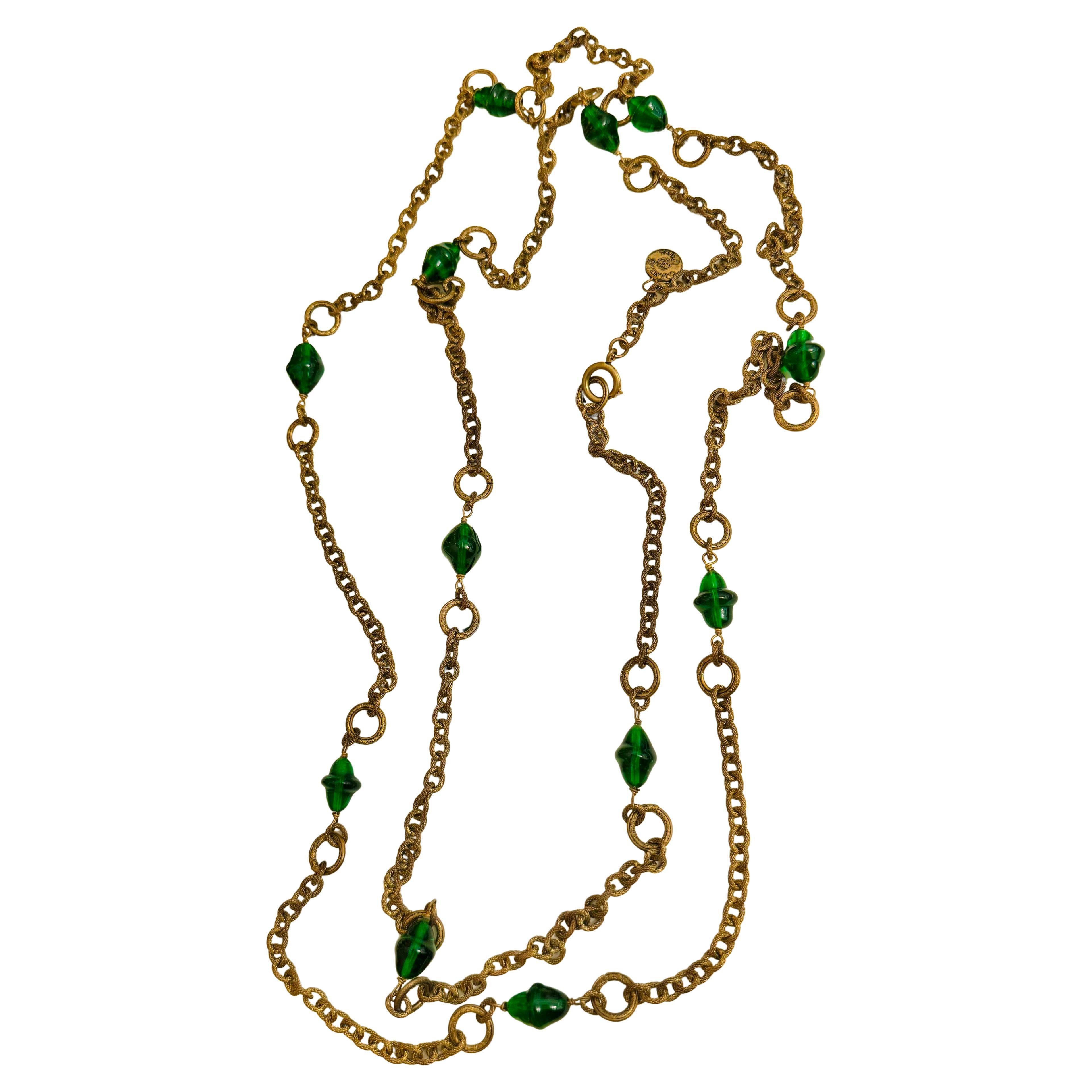 2 collane Chanel 1984 Greene & Greene verde cabochon sautoir di Karl Lagerfeld in vendita