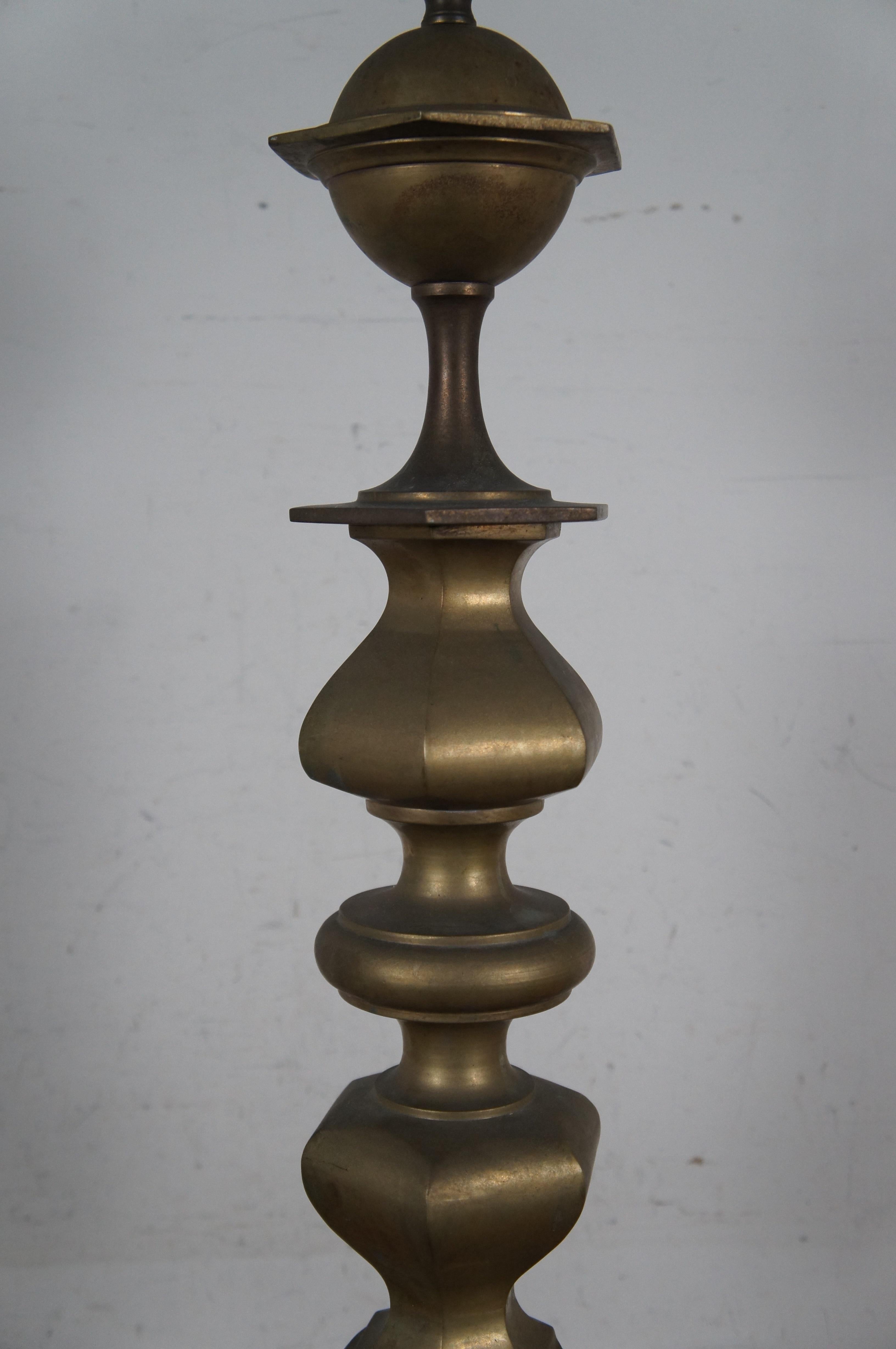 2 Chapman-Baluster-Tischlampen aus gestapeltem Messing, Hollywood Regency, Mitte des Jahrhunderts, 36