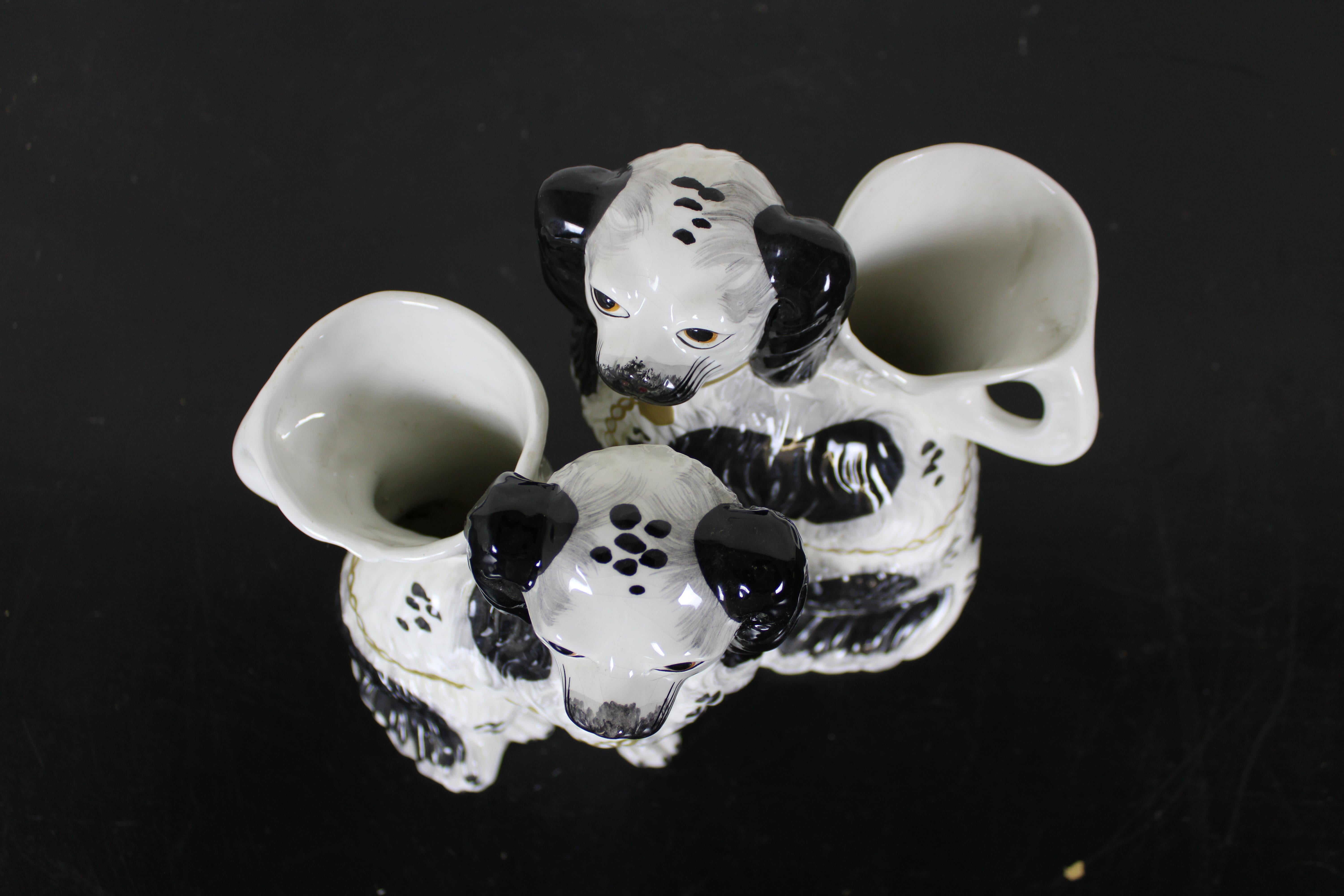 2 Paire de vases de cheminée en porcelaine Staffordshire Spaniel de Chelsea House en vente 1