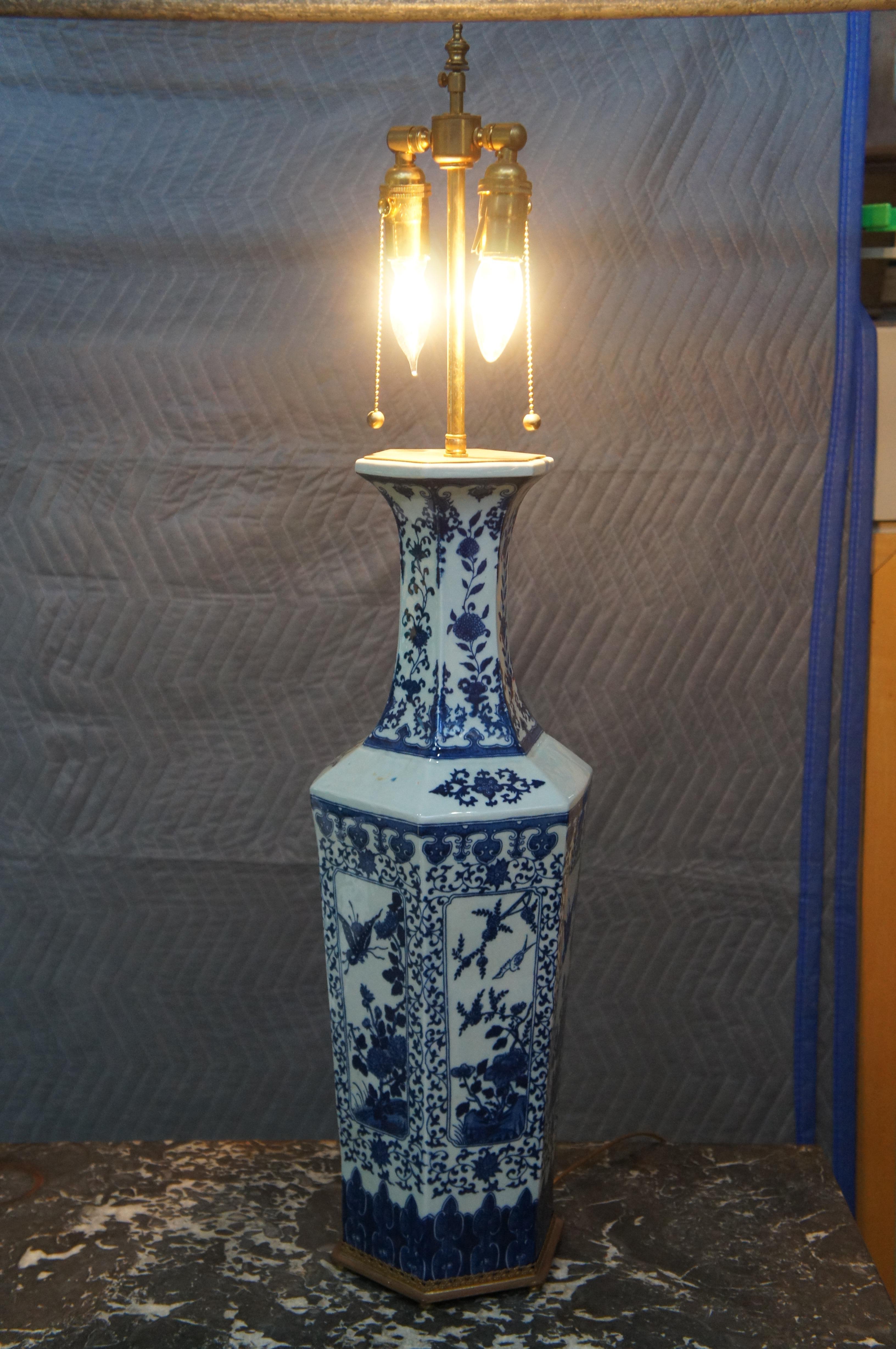 2 Chinese Blue & White Porcelain Qing Dynasty Style Hexagonal Vase Table Lamps For Sale 7