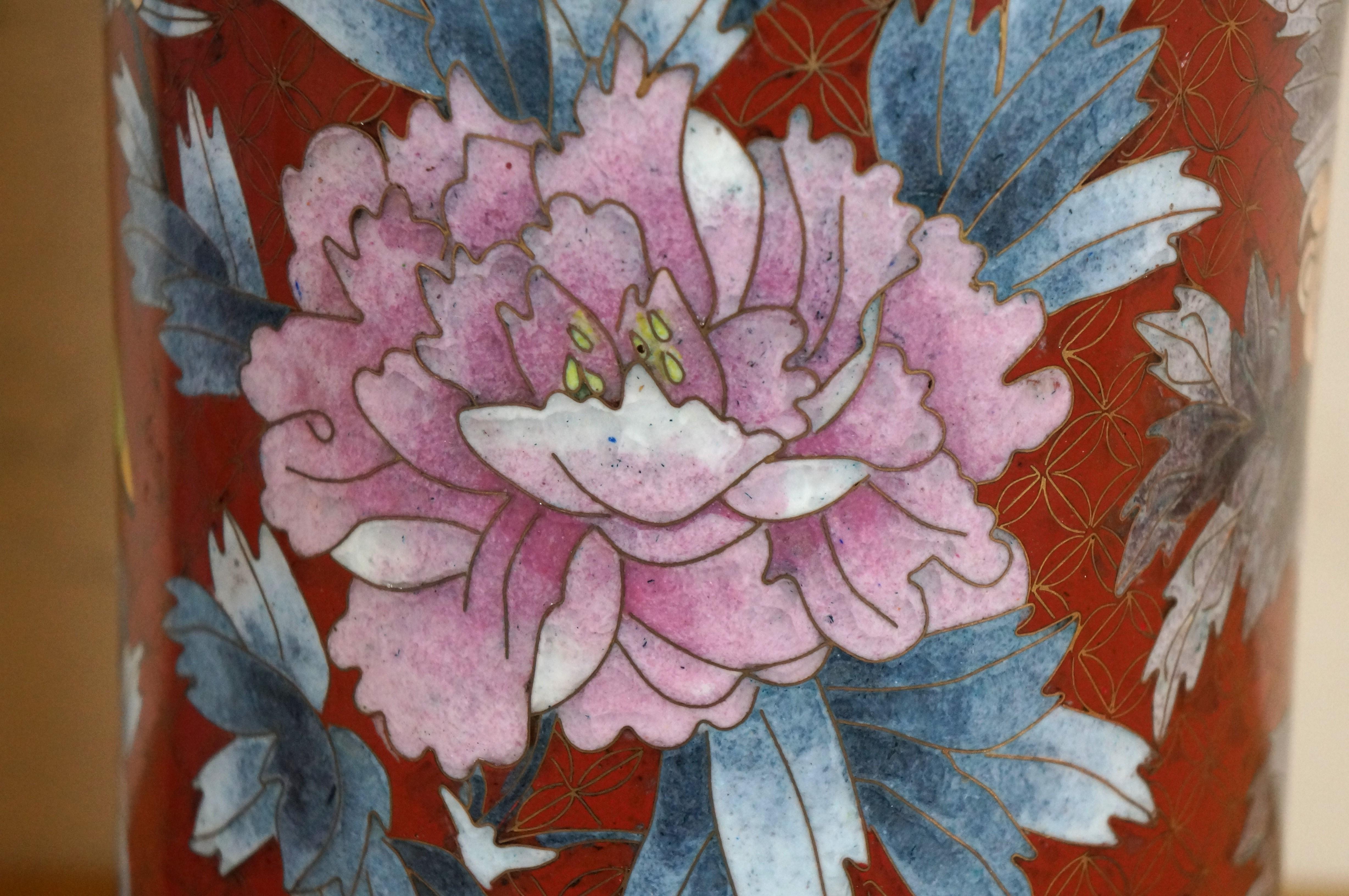 2 Vasi da camino cilindrici cinesi in cloisonne a forma di farfalla di crisantemo, 13