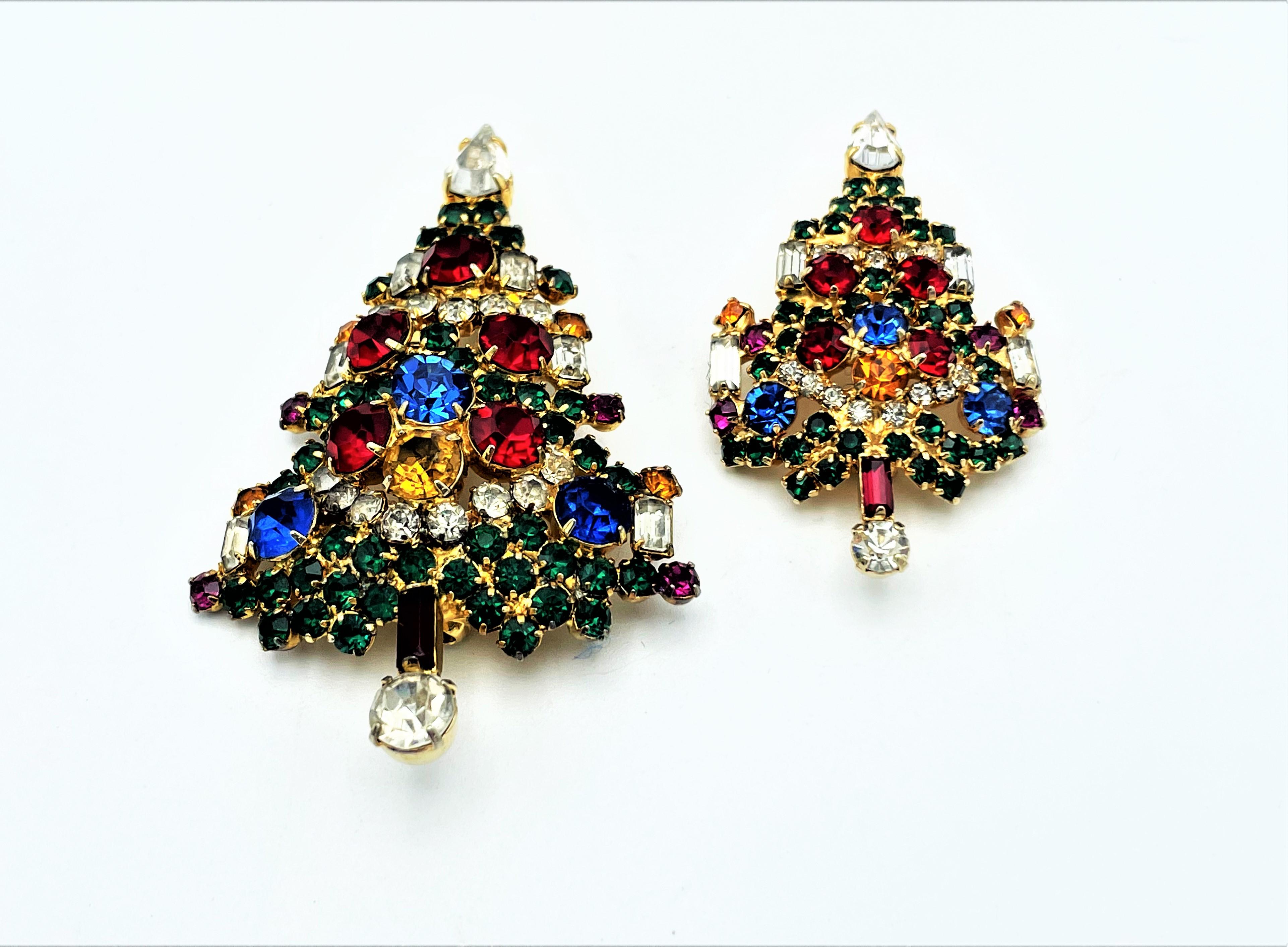 2 Christmas tree brooches, rhinestones on large and small on signed Warner US 2