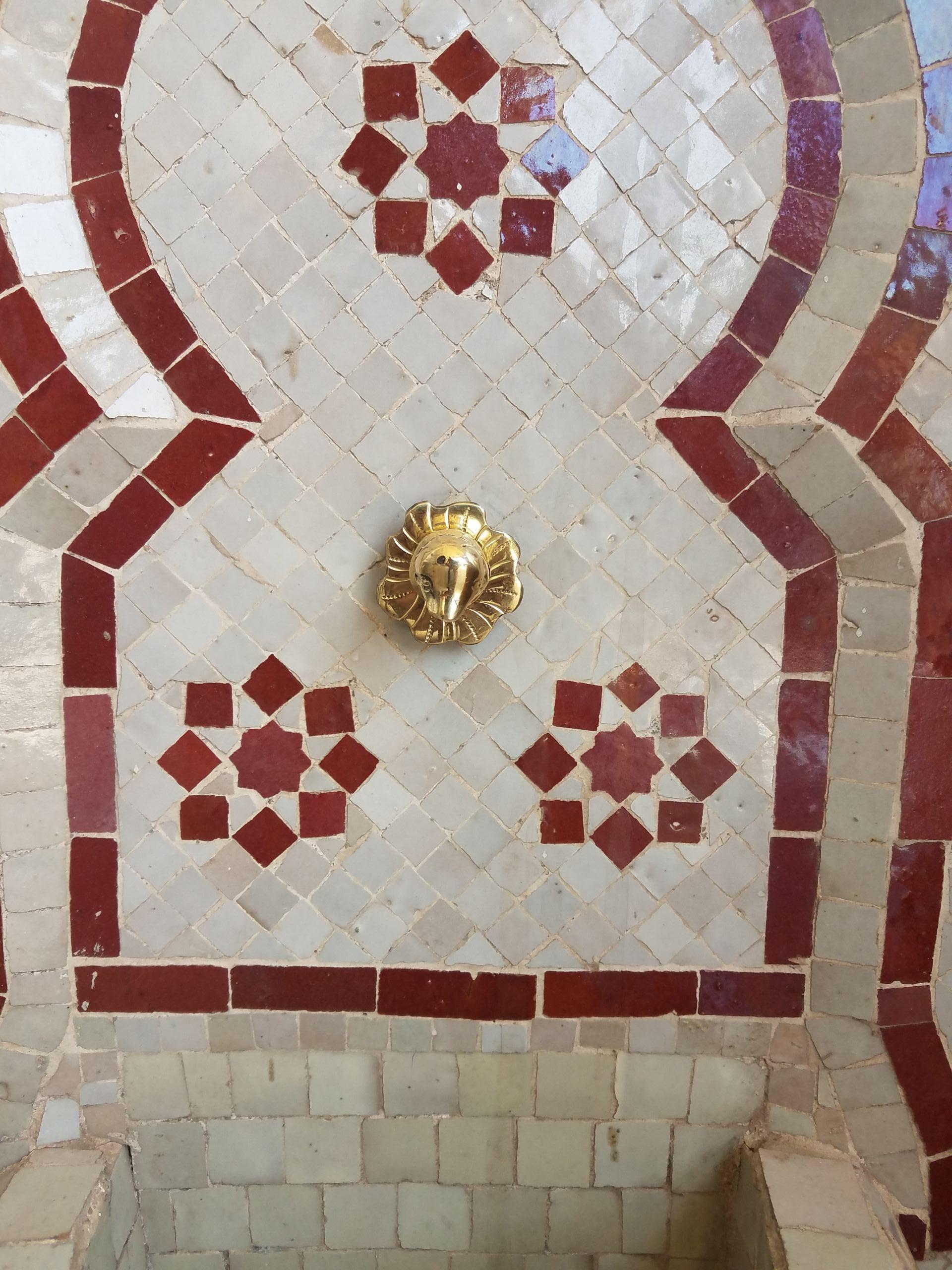 Mini Moroccan mosaic fountain handmade in Marrakech, Morocco. Colors are burgundy / white. This type of fountain is usually found in courtyards and Riads all-over Morocco. Measuring approximately 29