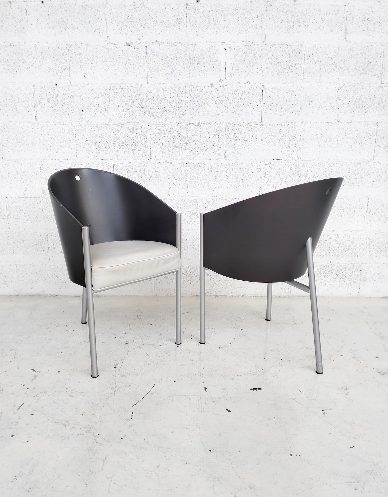 La sedia Costes è una splendida poltrona disegnata da Philippe Starck e prodotta in Italia da Driade.
Questa sedia è stata progettata per l'omonimo caffè parigino che non è più in attività e deve il suo successo alla forma: una struttura avvolgente