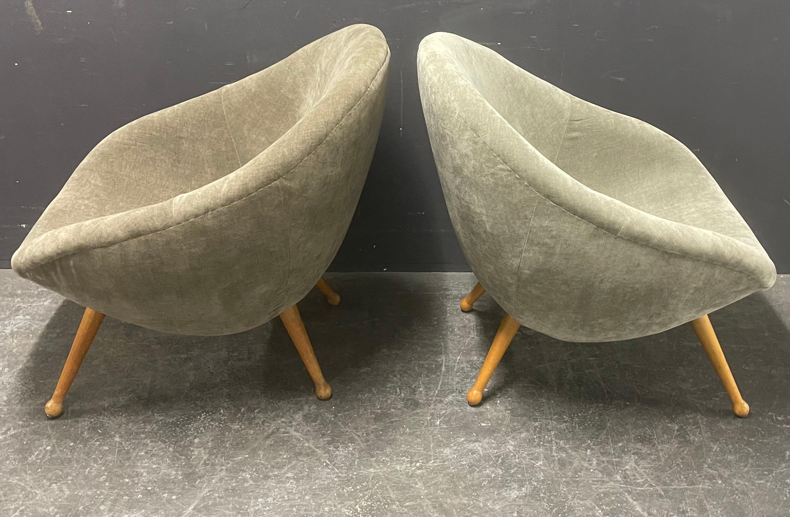 Mid-Century Modern 2 fauteuils confortables de France en vente