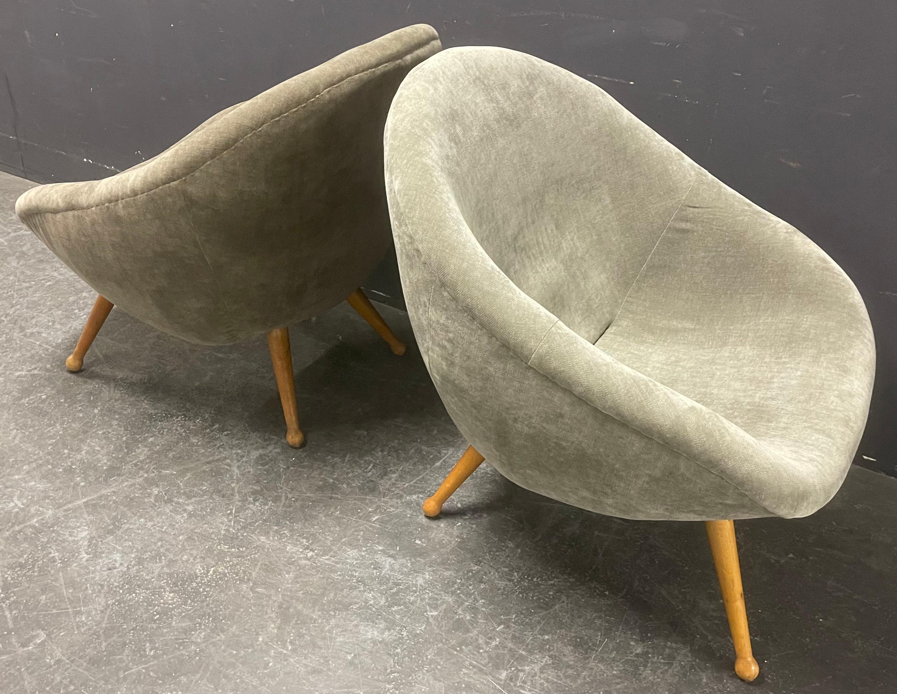 Français 2 fauteuils confortables de France en vente