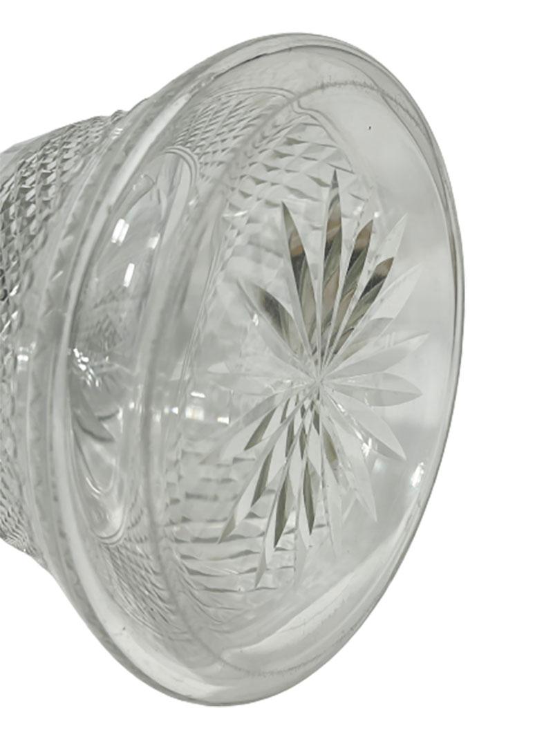 20ième siècle 2 carafes de navire en cristal en forme de cloche en vente