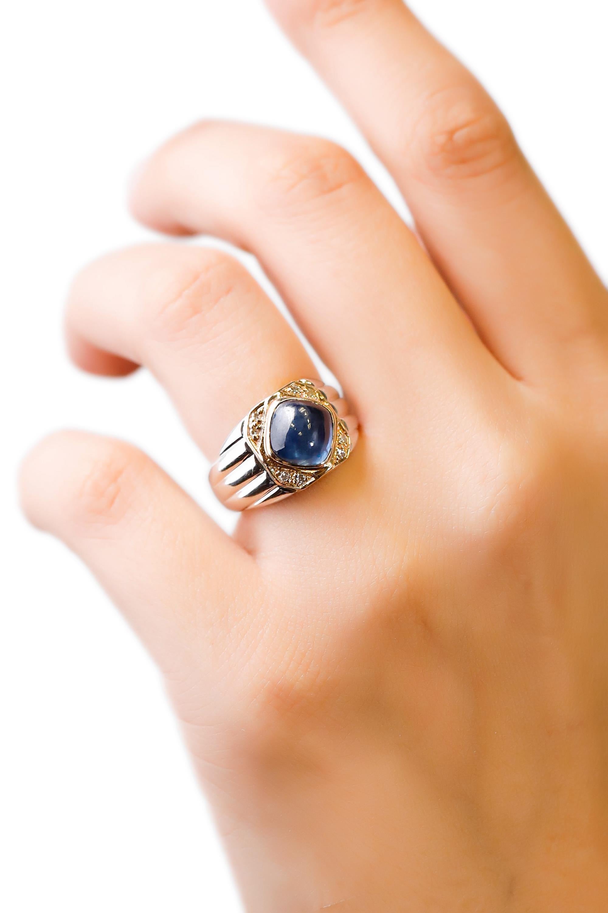 Round Cut 2 Ct Blue Sapphire 0.08 Ct Diamond 18 Kt White Gold Cocktail Cabochon Ring For Sale