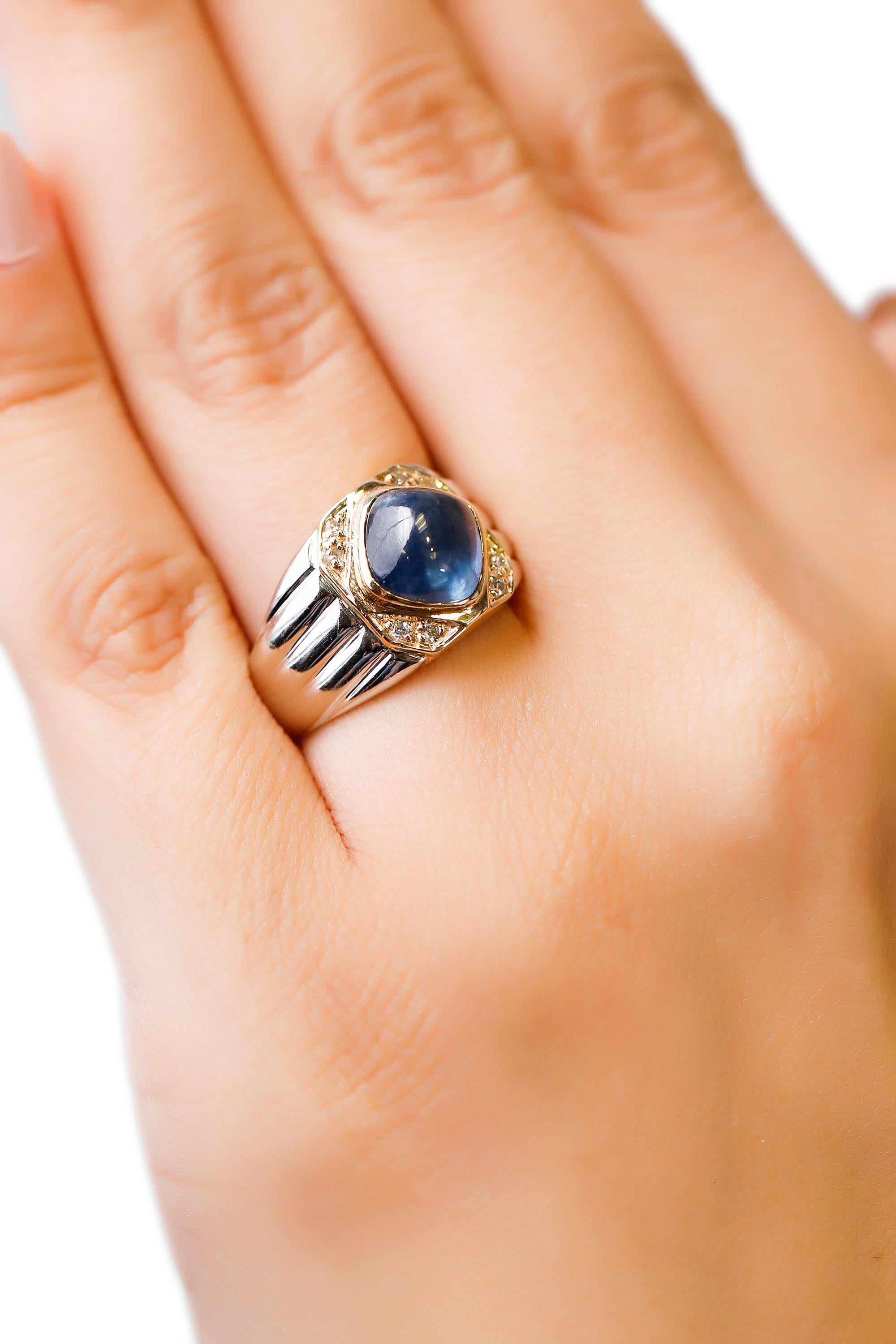 Women's 2 Ct Blue Sapphire 0.08 Ct Diamond 18 Kt White Gold Cocktail Cabochon Ring For Sale