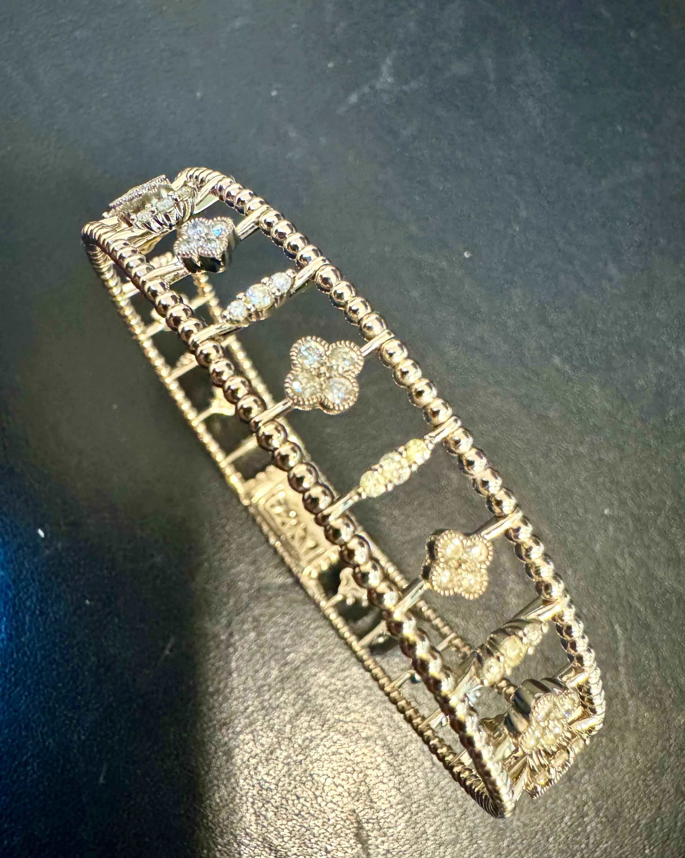 2 Ct Brilliant Cut Diamond Metro Women 14 Kt White Gold Diamond Bangle Bracelet In Excellent Condition For Sale In New York, NY
