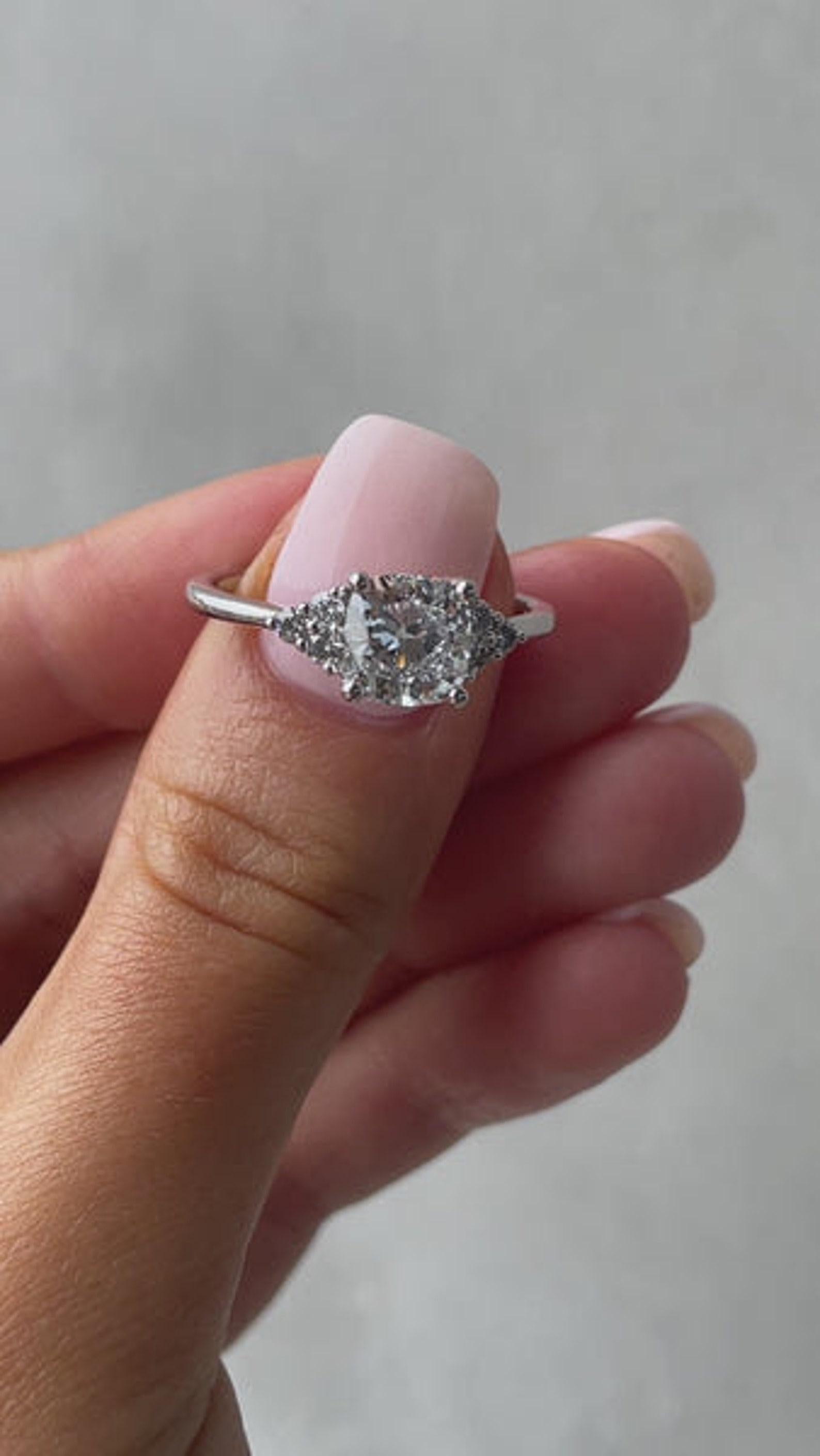 2 CT Cushion Cut Moissanite Verlobungsring 925 Sterling Silber Geschenk für Sie. 2