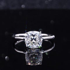 Anillo de compromiso de moissanita talla cojín de 2 TC Anillo solitario de plata de ley 925.
