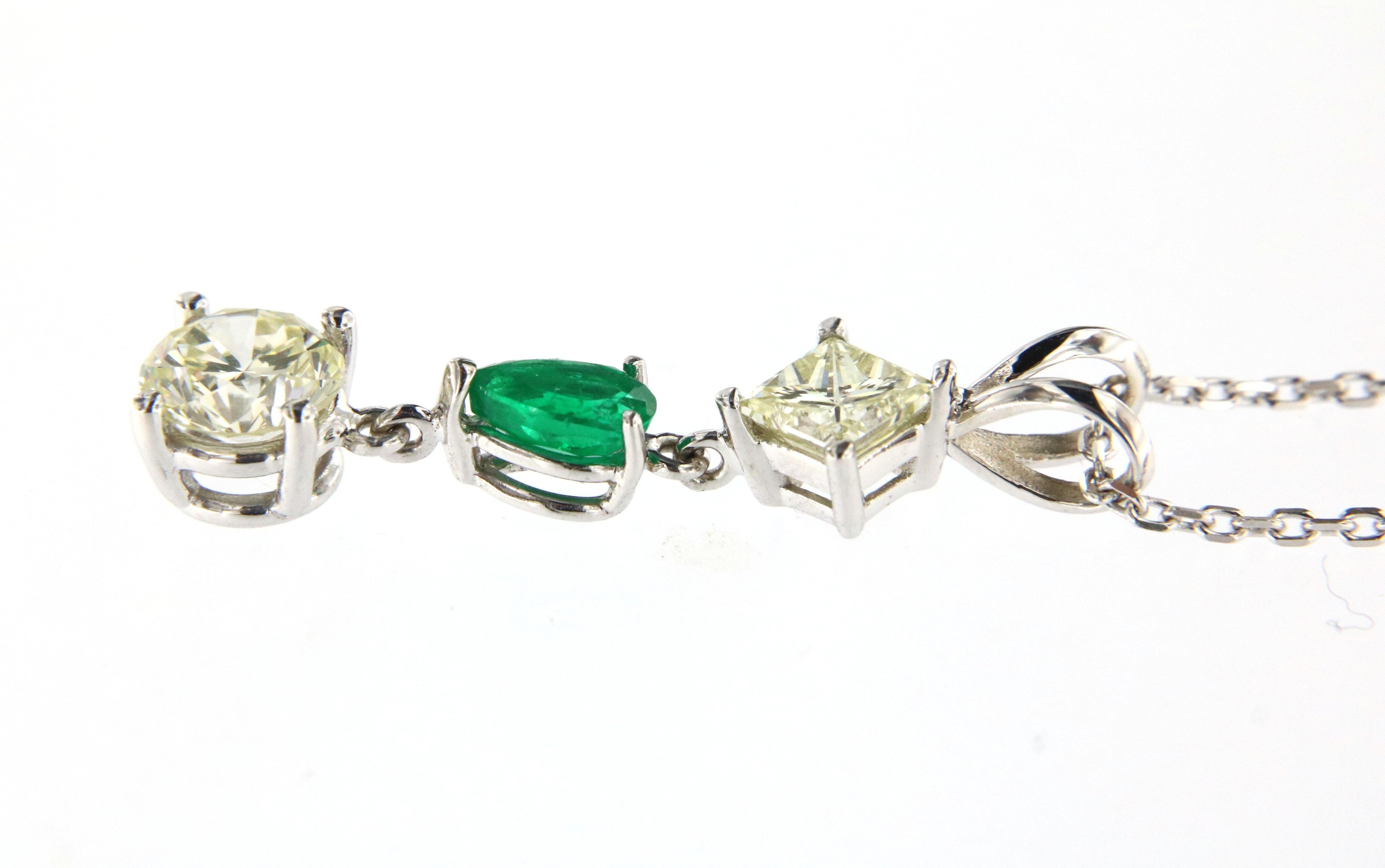 2 Ct Diamonds & Emerald 3 Stone Drop Pendant in 14k White Gold In Excellent Condition In Miami, FL