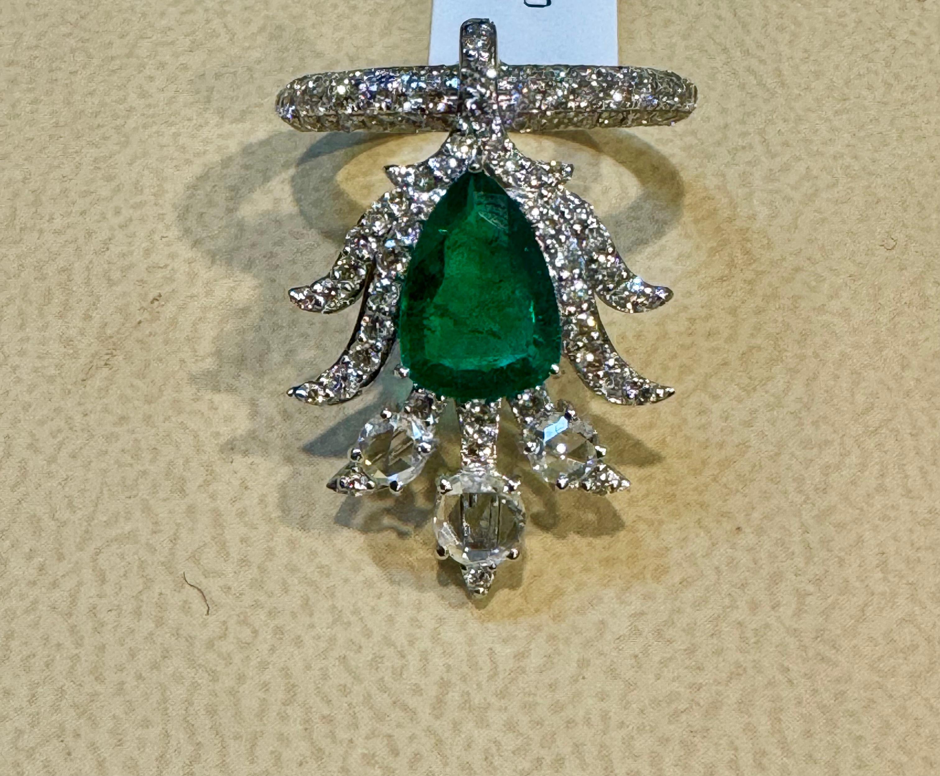 2 Ct Finest Zambian Pear Emerald & 2 Ct Diamond Ring in 18 Kt Gold Size 7 In Excellent Condition For Sale In New York, NY
